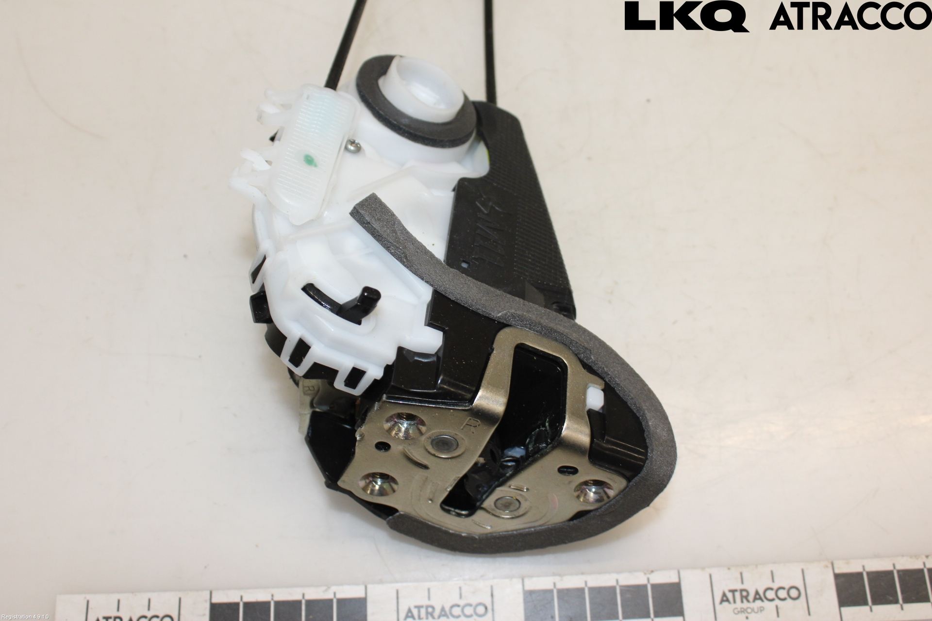 Toyota YARIS CROSS XP21 21- Låskista-Dörrlås