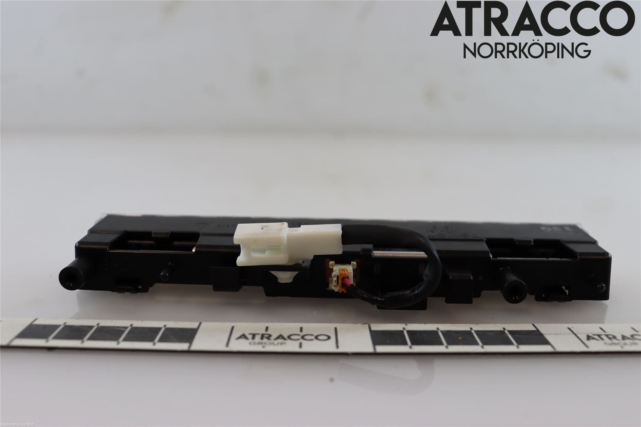 Toyota YARIS XP21 20- Bromsljus Bakruta