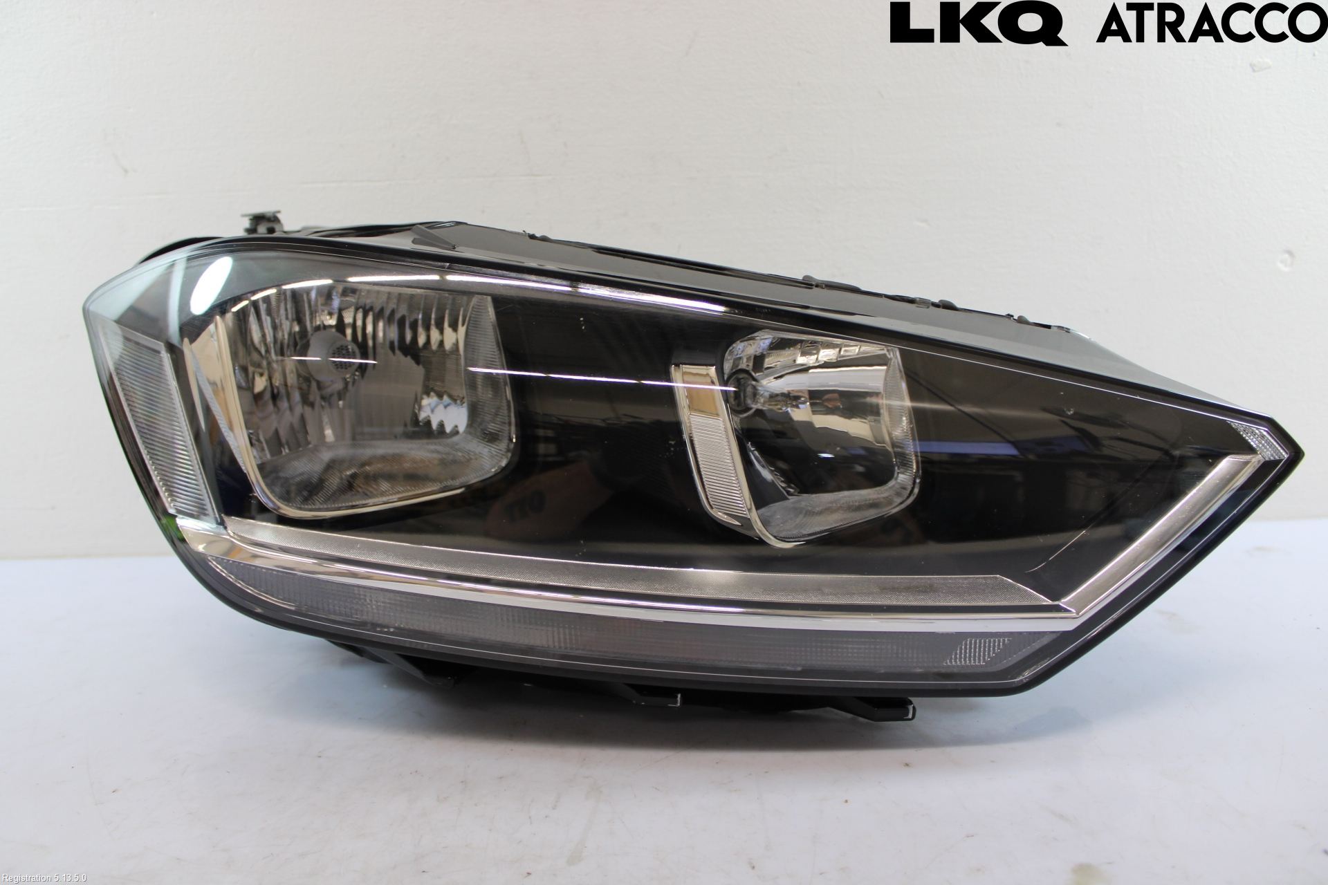Volkswagen VW GOLF SPORTSVAN 15-20 Strålkastare Höger