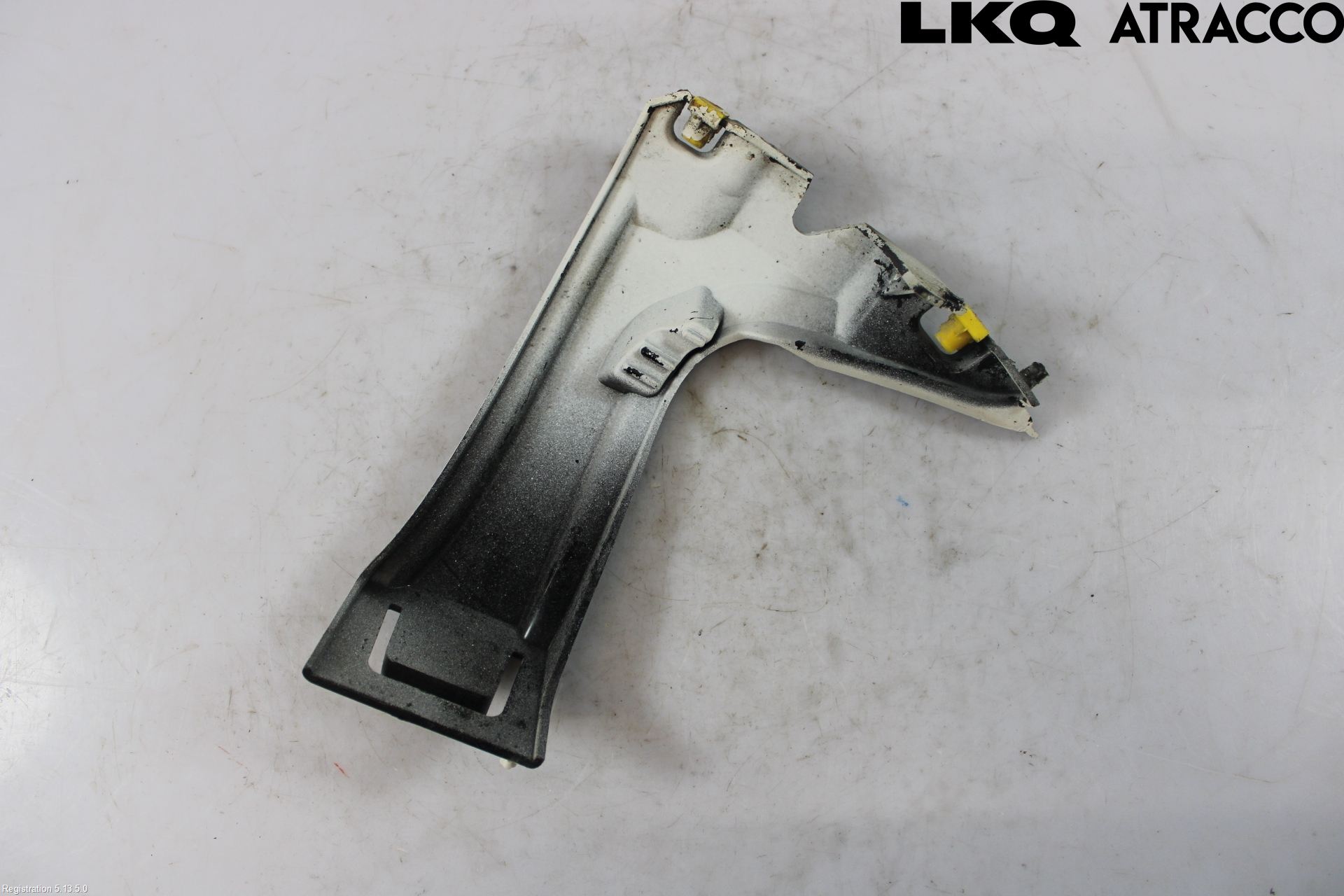 BMW 5 F10/F11/F18 09-17 Skärmfäste Fram Hö