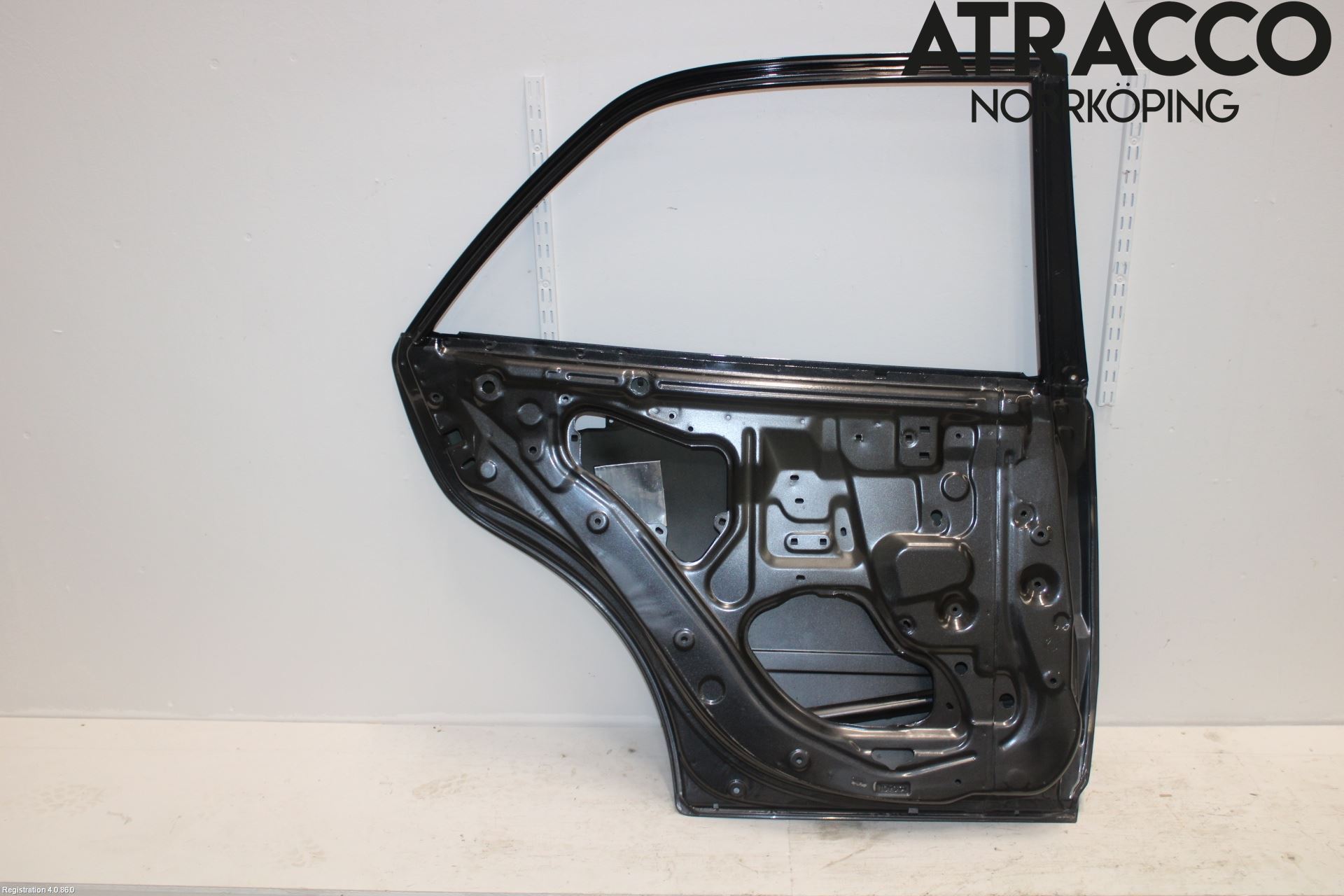 Lexus IS 200/300   99-05 Dörr Bak Vänster