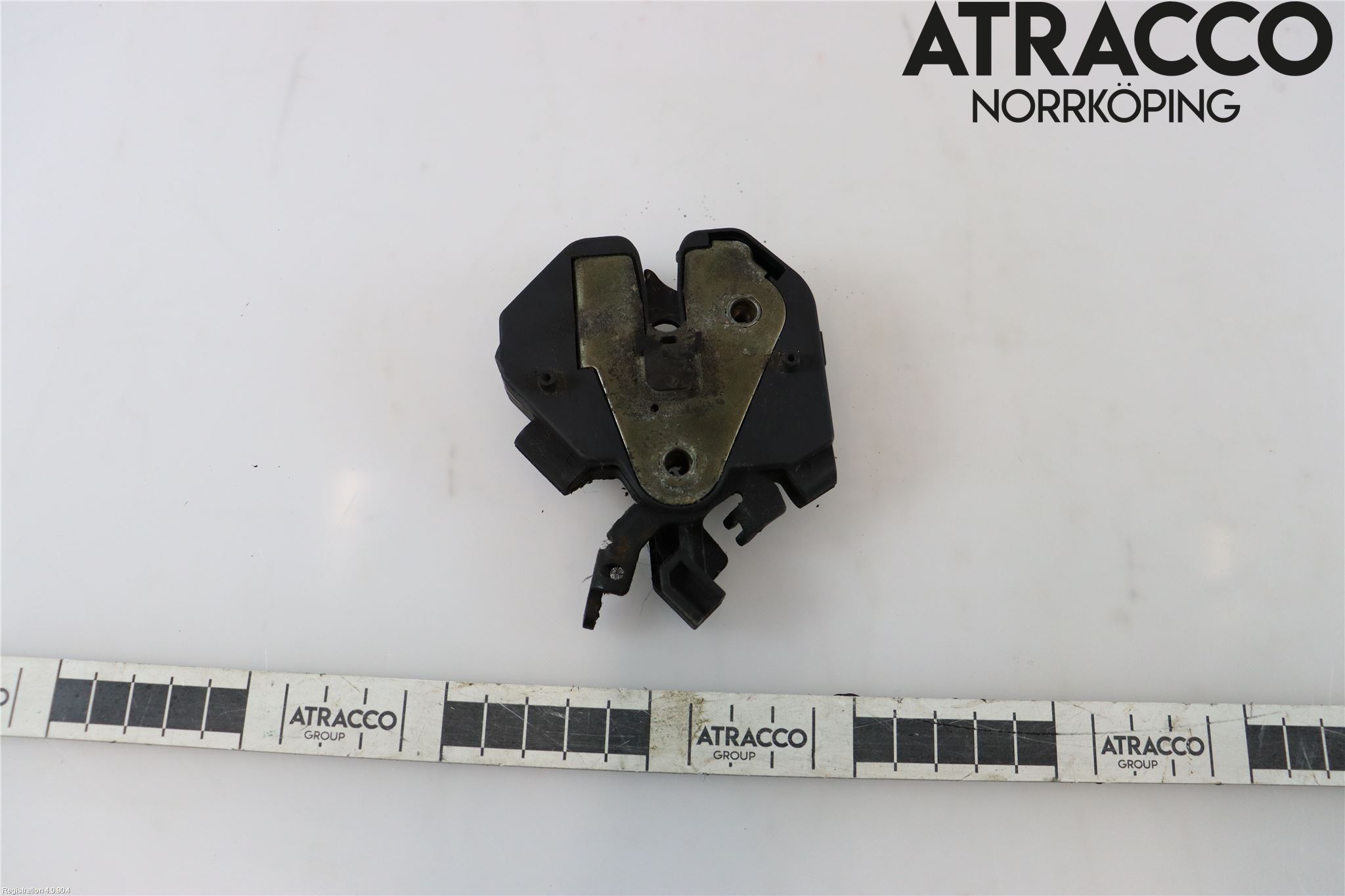 Volvo XC70 01-04 Huvlås