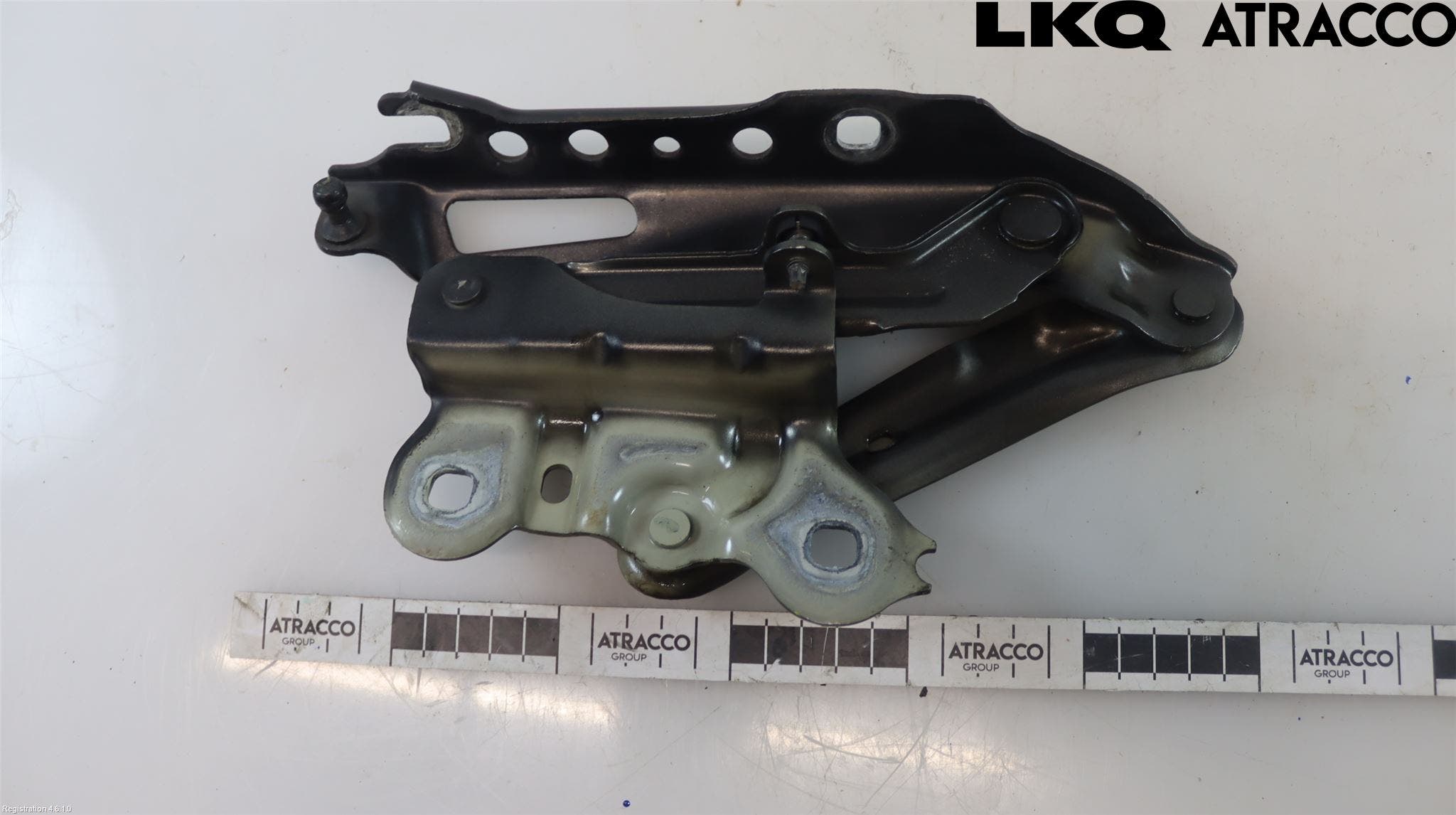 Skoda SUPERB 16-24 Huvgångjärn