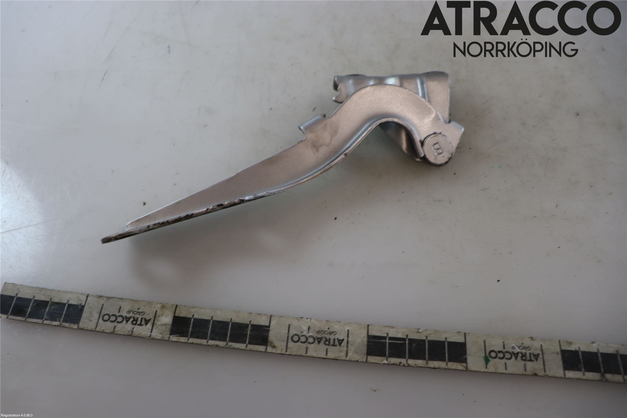 Toyota PRIUS NWH20 04-08 Huvgångjärn