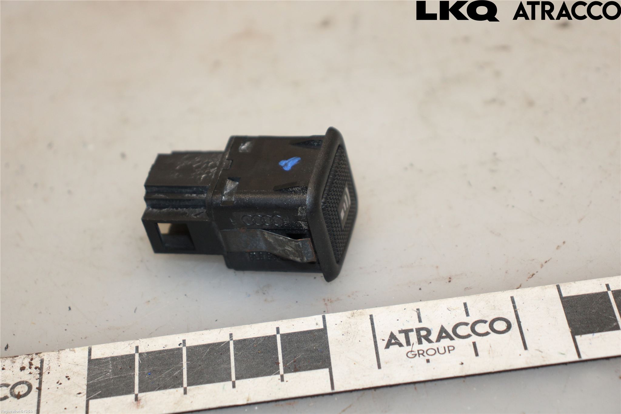 Audi A8/S8 4D 94-02 Strömställare Fram