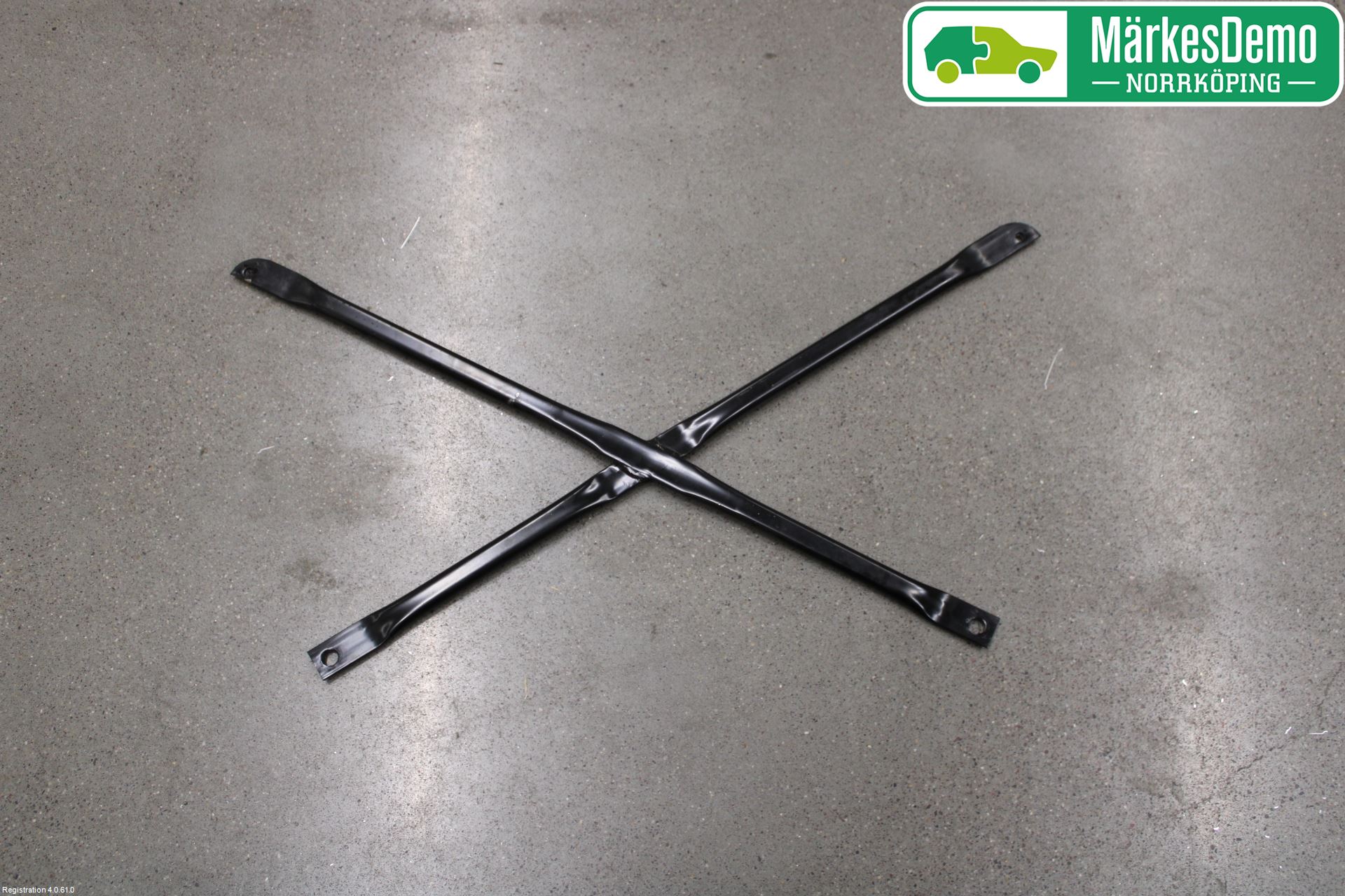 Jaguar F-TYPE Kylarfäste-Ram-Balk