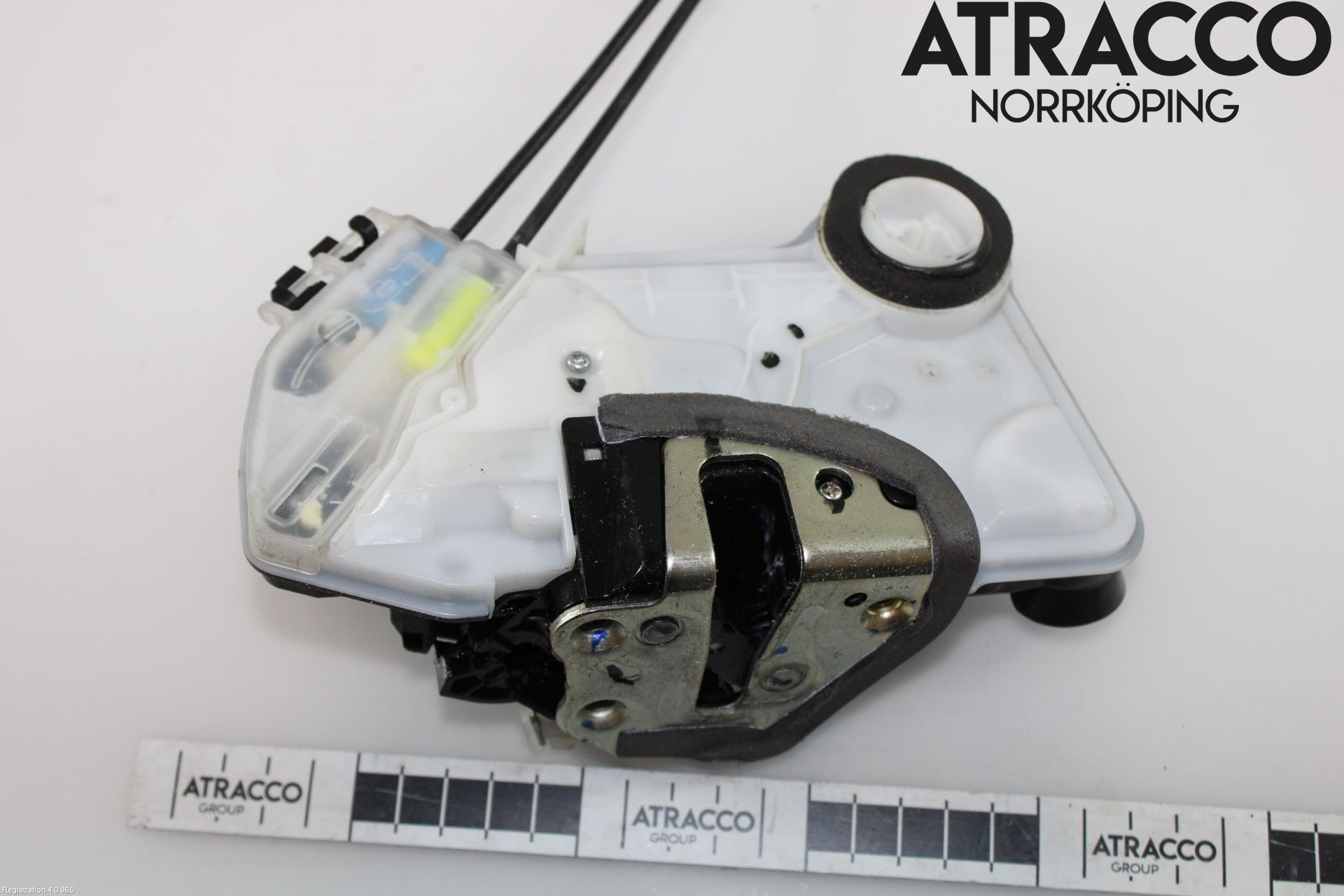 Toyota HILUX 16- Låskista-Dörrlås