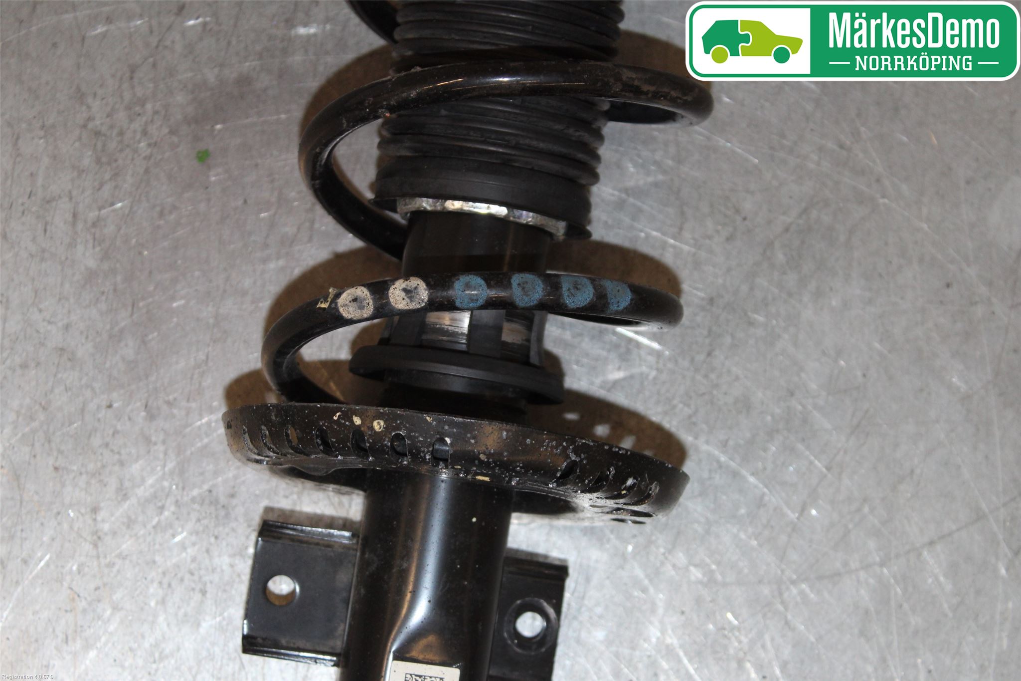 Volkswagen VW POLO 10-17 Fjäderben Fram Vänster