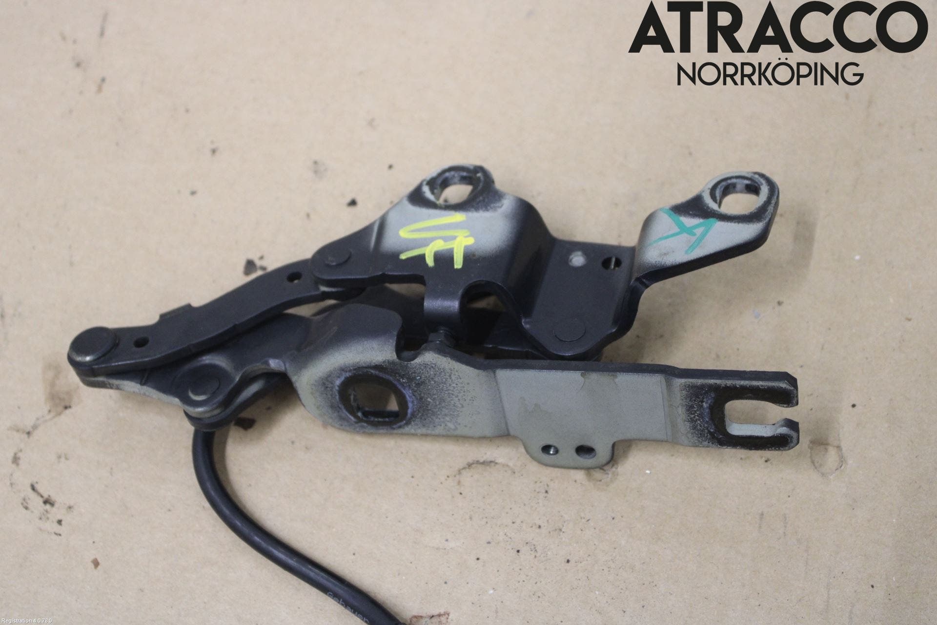 BMW 3 E90/91 SED/TOU 05-12 Huvgångjärn