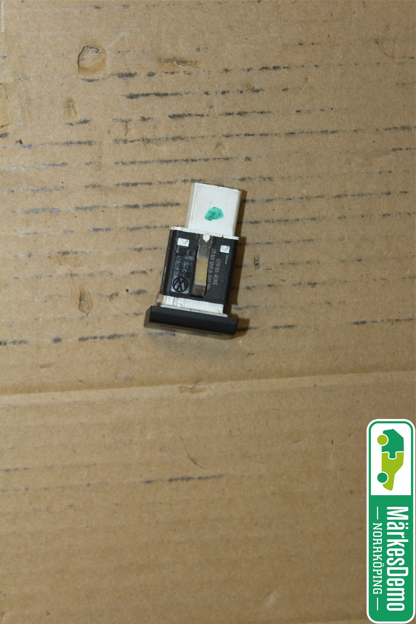 Volkswagen VW AMAROK 2H 10-22 Strömställare Stolvärme