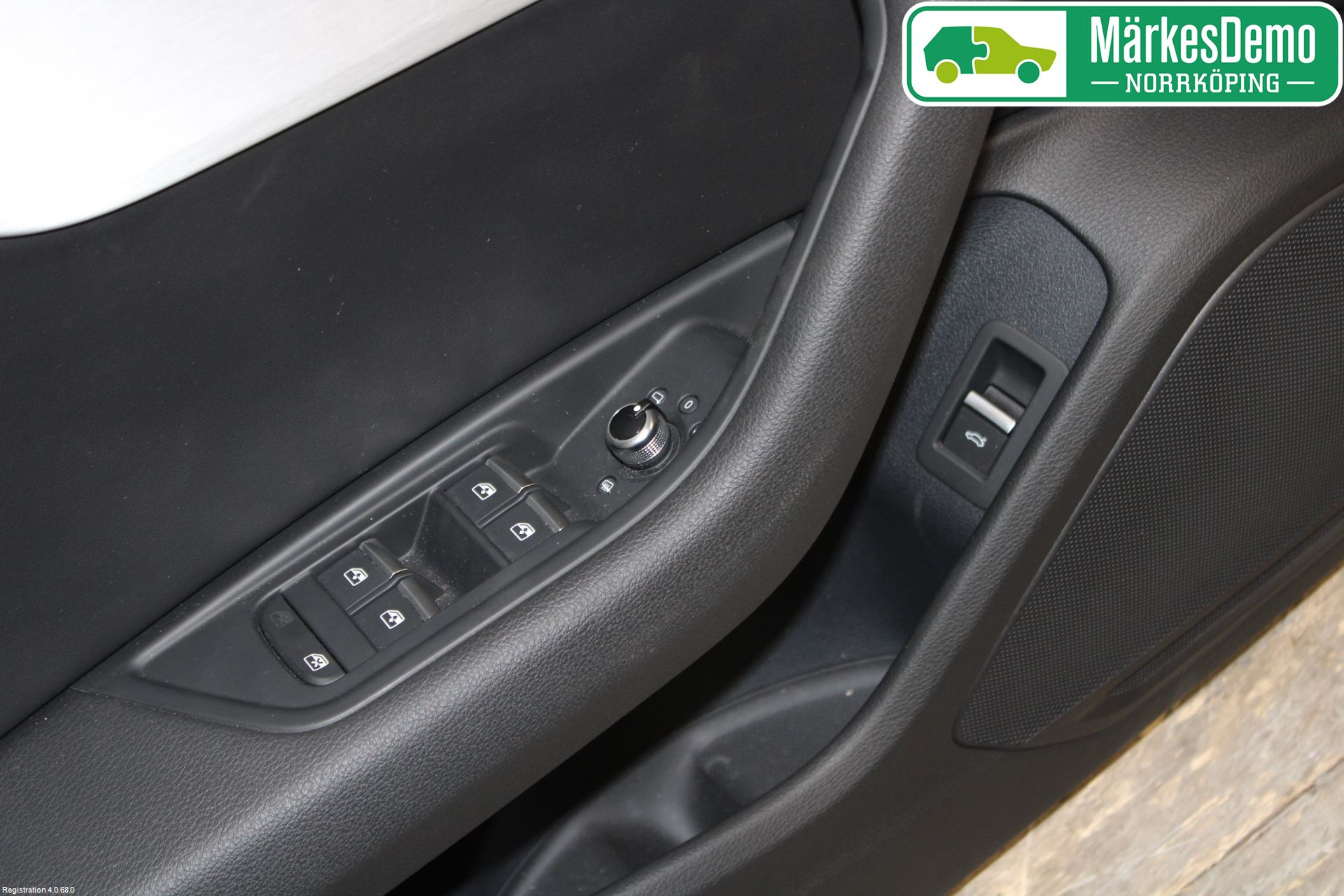 Audi A4/S4 B9 20- Dörrklädsel Vä