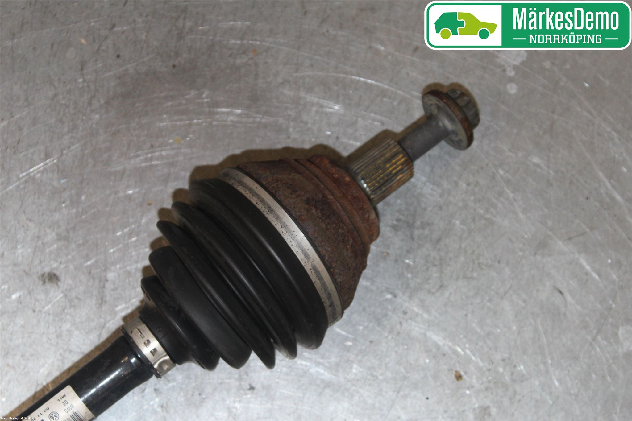 Volkswagen VW PASSAT 15-19 Drivaxel Fram Vänster