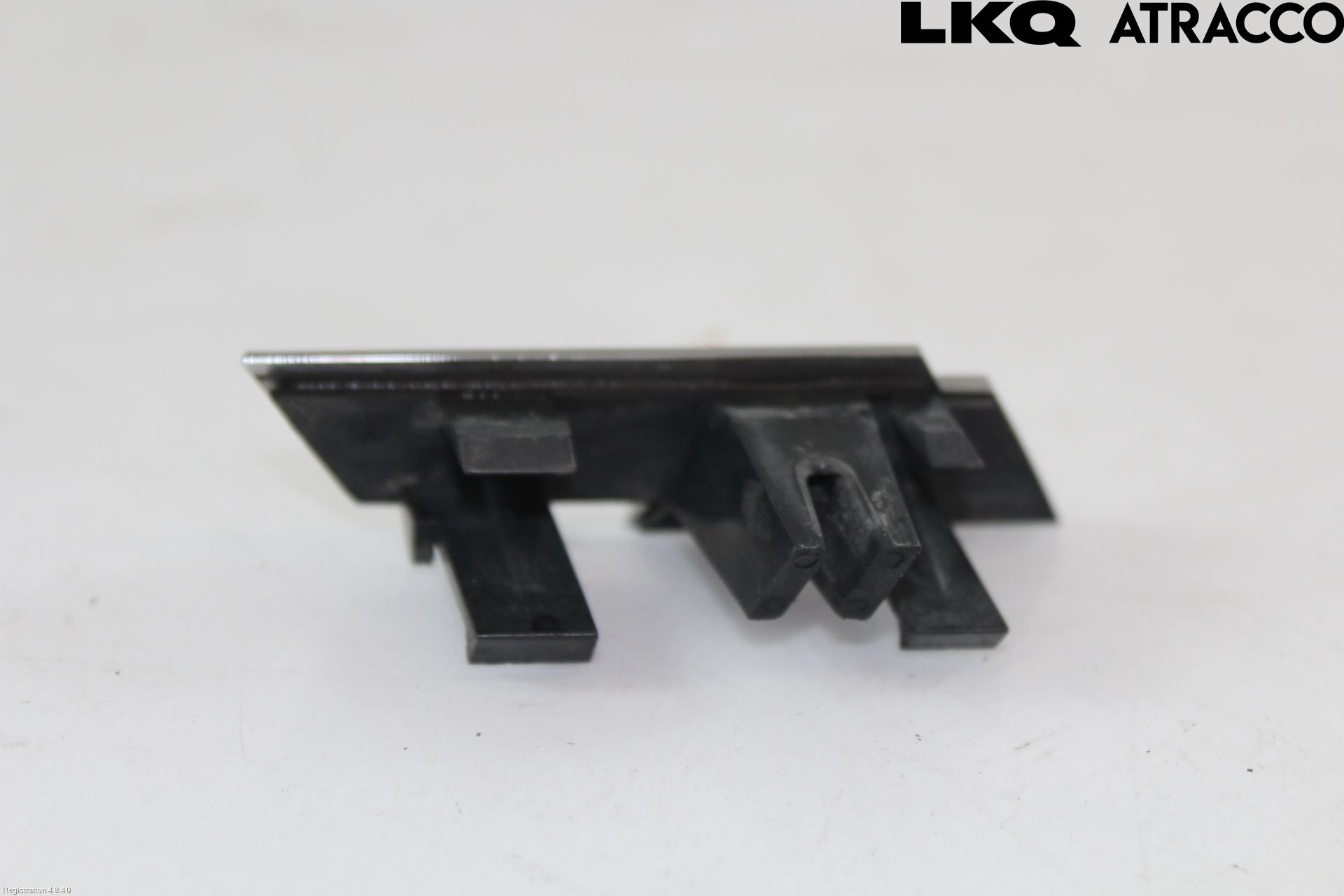 Volkswagen VW PASSAT 11-14 Emblem