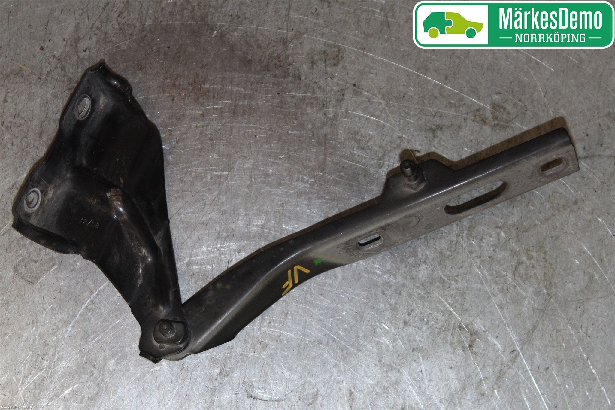 Audi Q5 09-16 Huvgångjärn