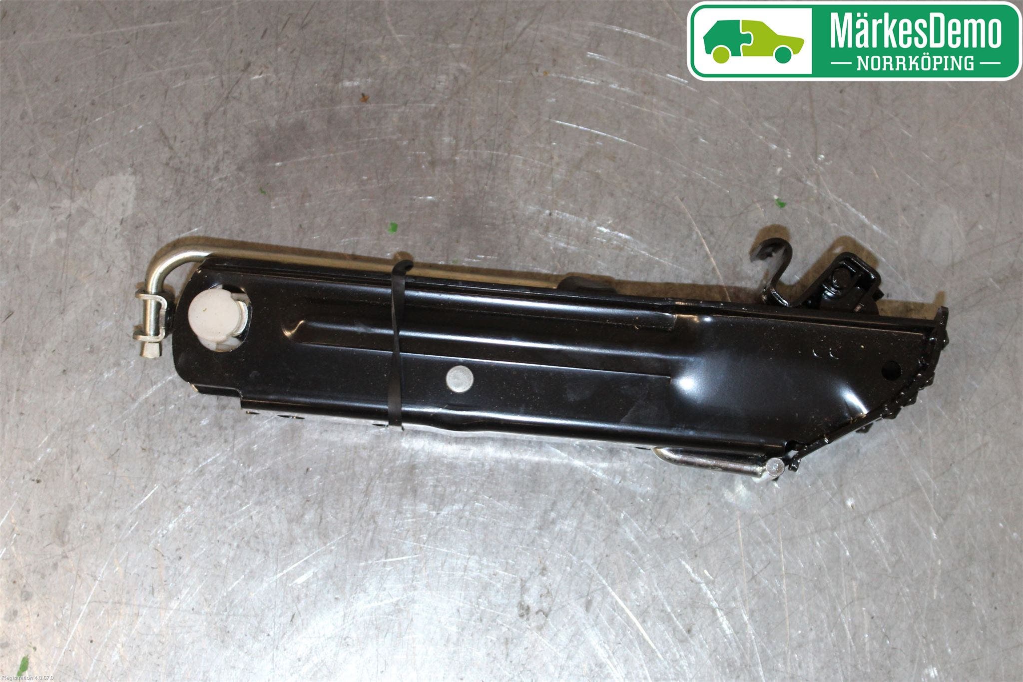 Volkswagen VW PASSAT 11-14 Domkraft