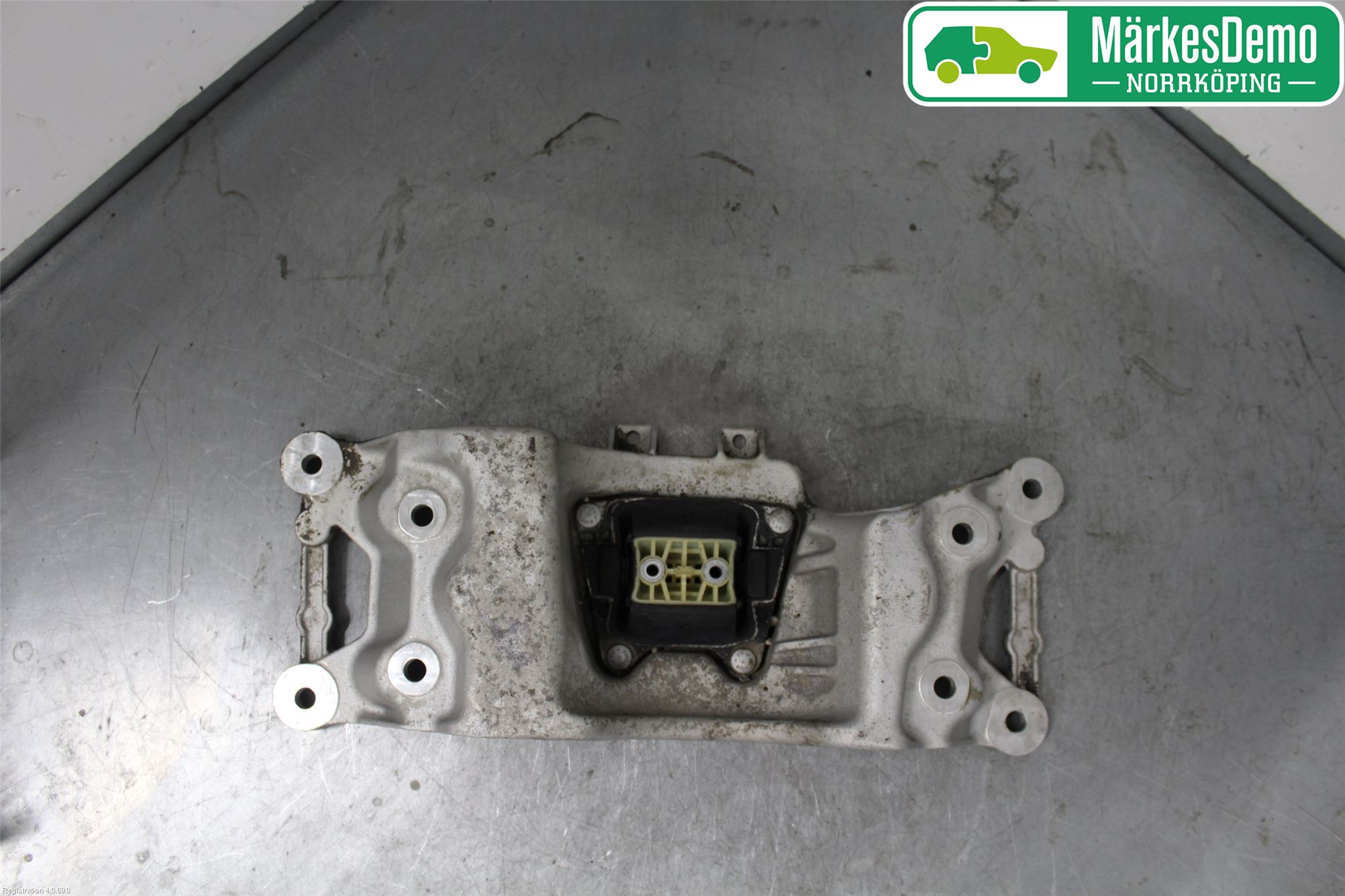 Audi A6/S6     05-11 Växellådsbalk