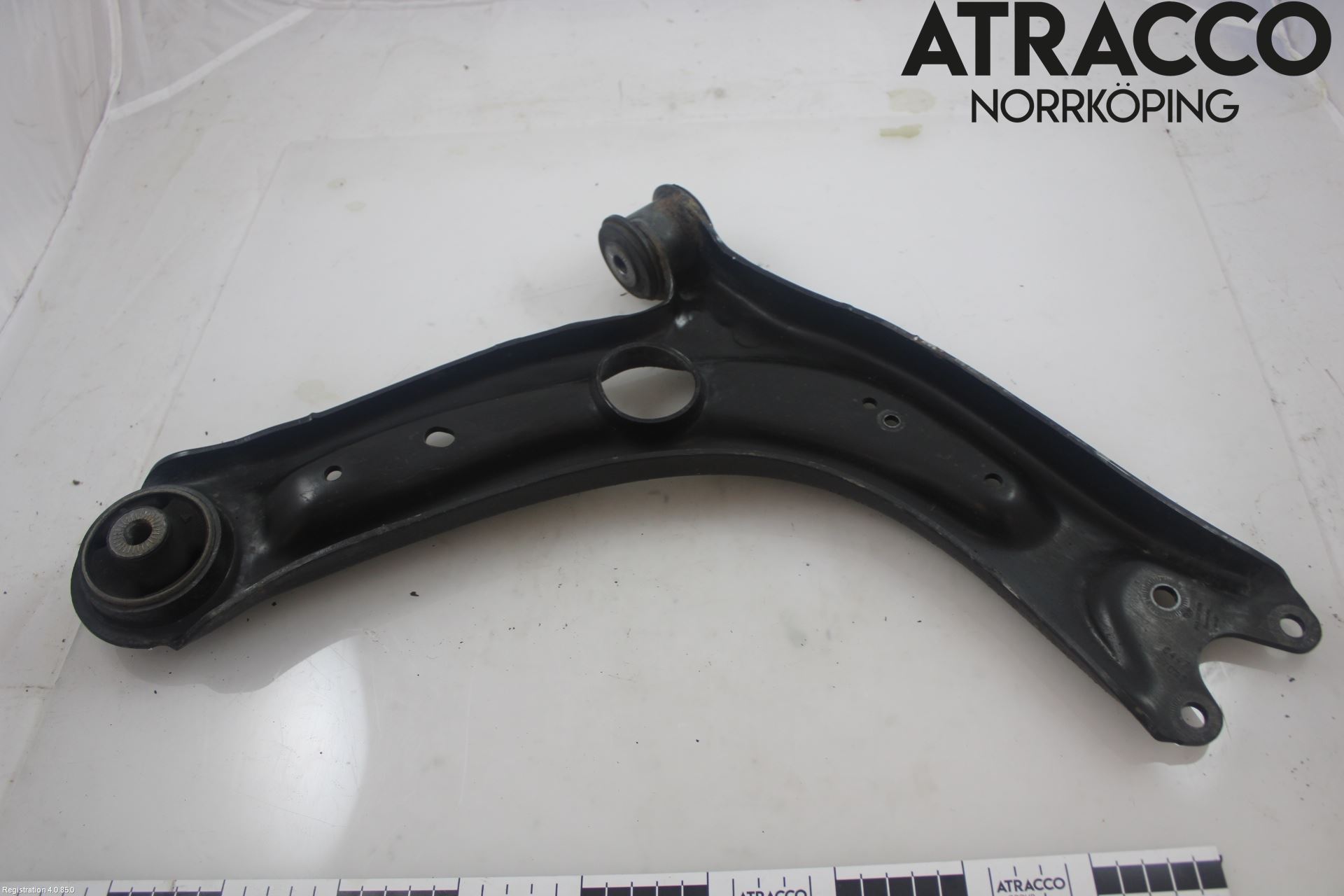 Skoda SUPERB 16-24 Bärarm Fram Undre Vä