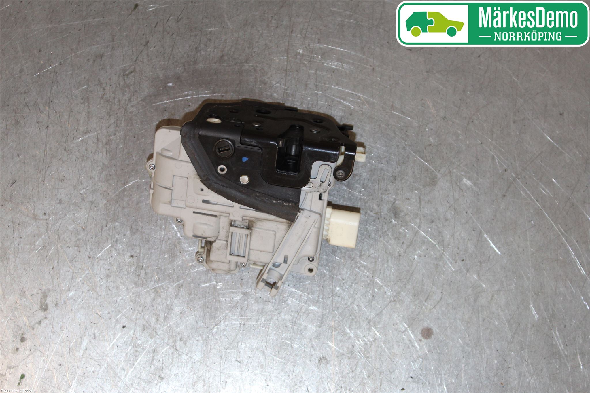 Volkswagen VW PASSAT 11-14 Låskista-Dörrlås