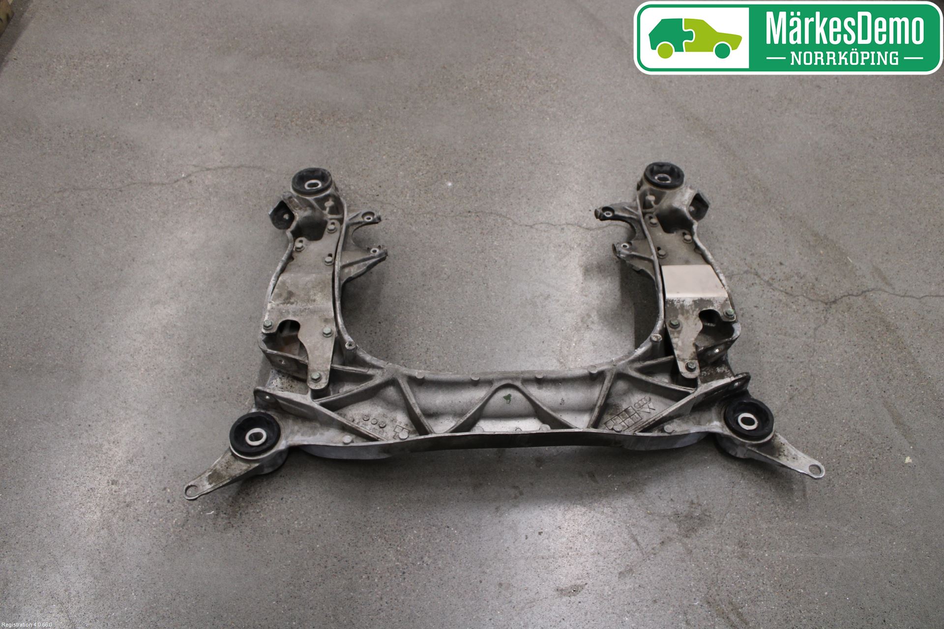 Audi A6/S6     97-05 Framvagnsbalk