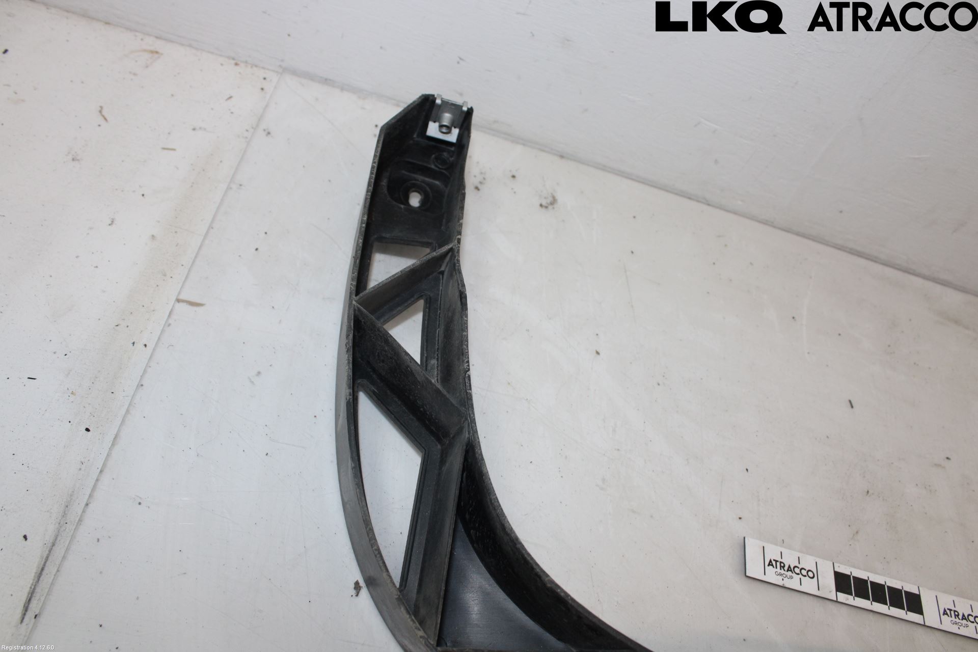 Volkswagen VW PASSAT 05-11 Stötfångardel Bak Mitt