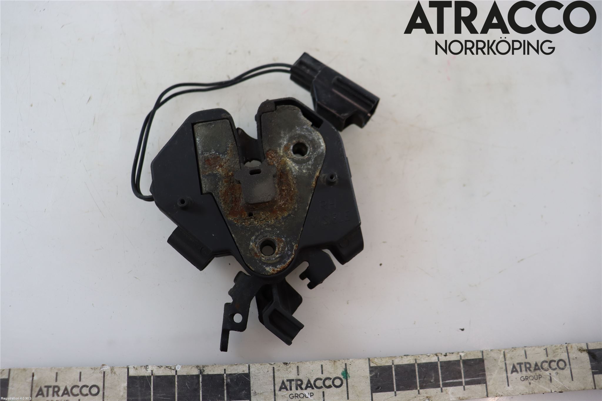 Volvo XC70 05-07 Huvlås