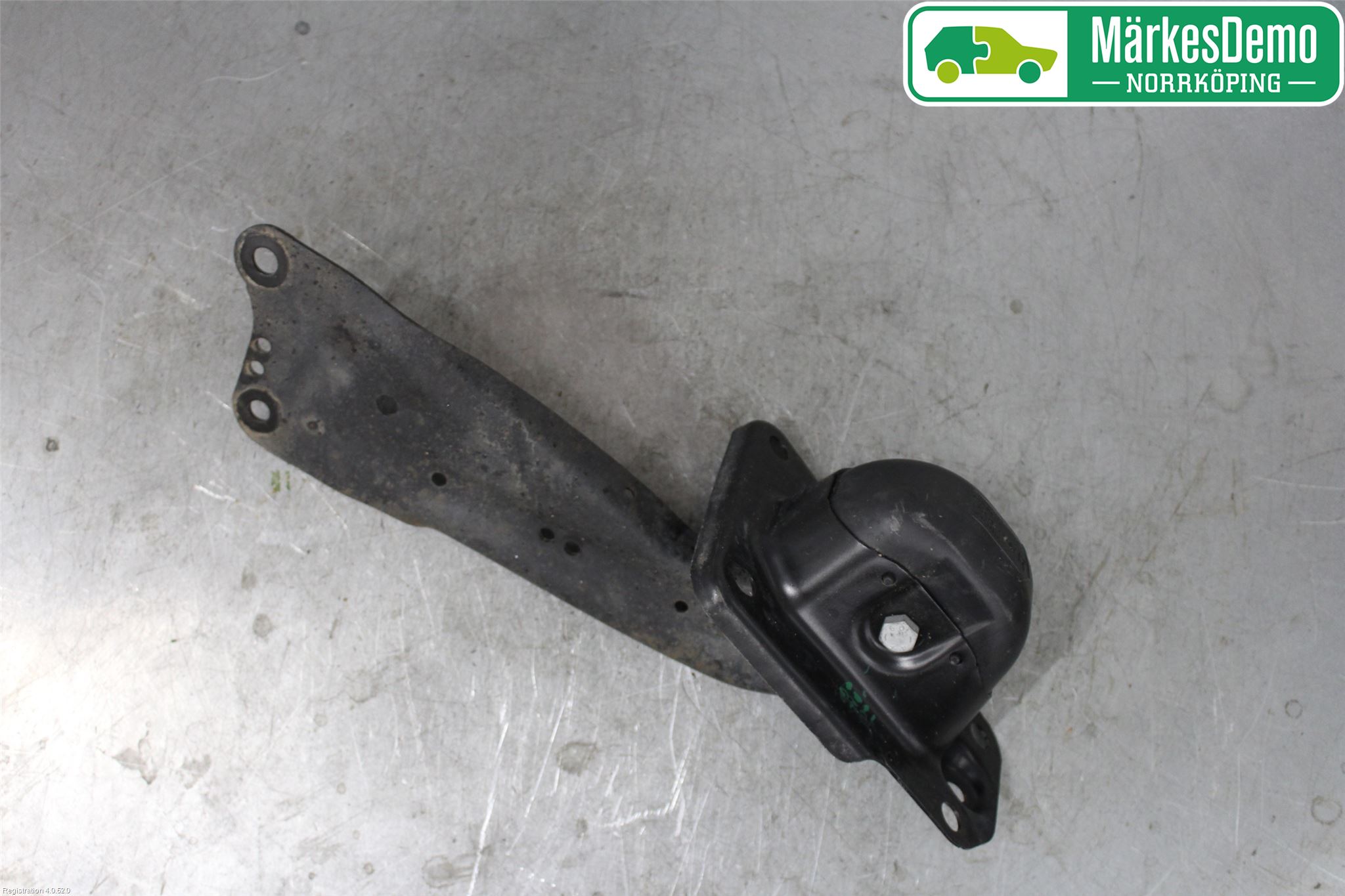 Skoda SUPERB 16-24 Bärarm Bak Höger