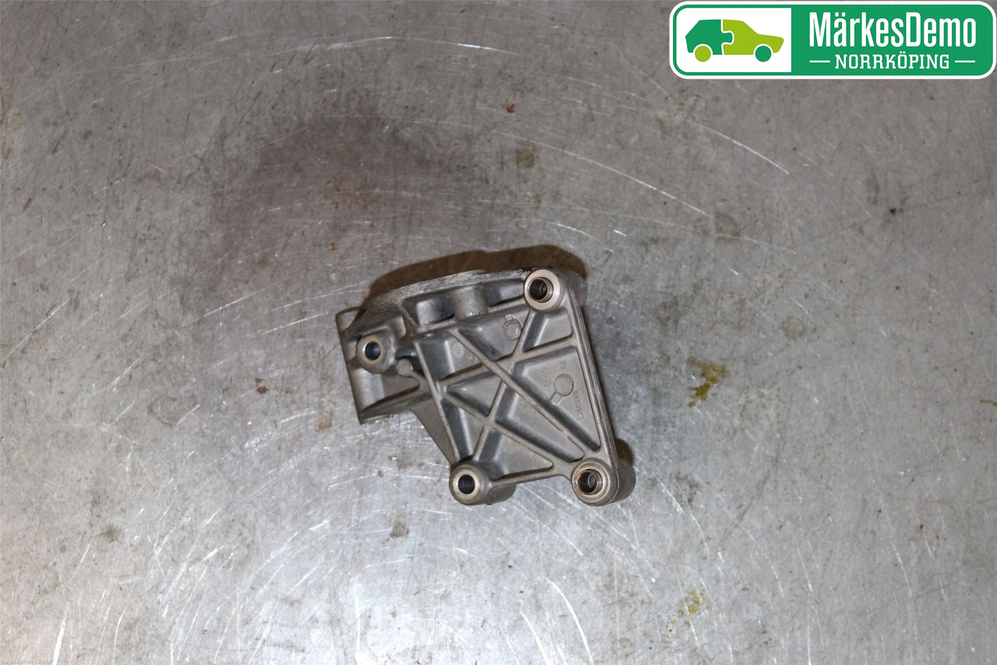 Jaguar XK8/XKR   96-06 Ac Kompressor-Fäste