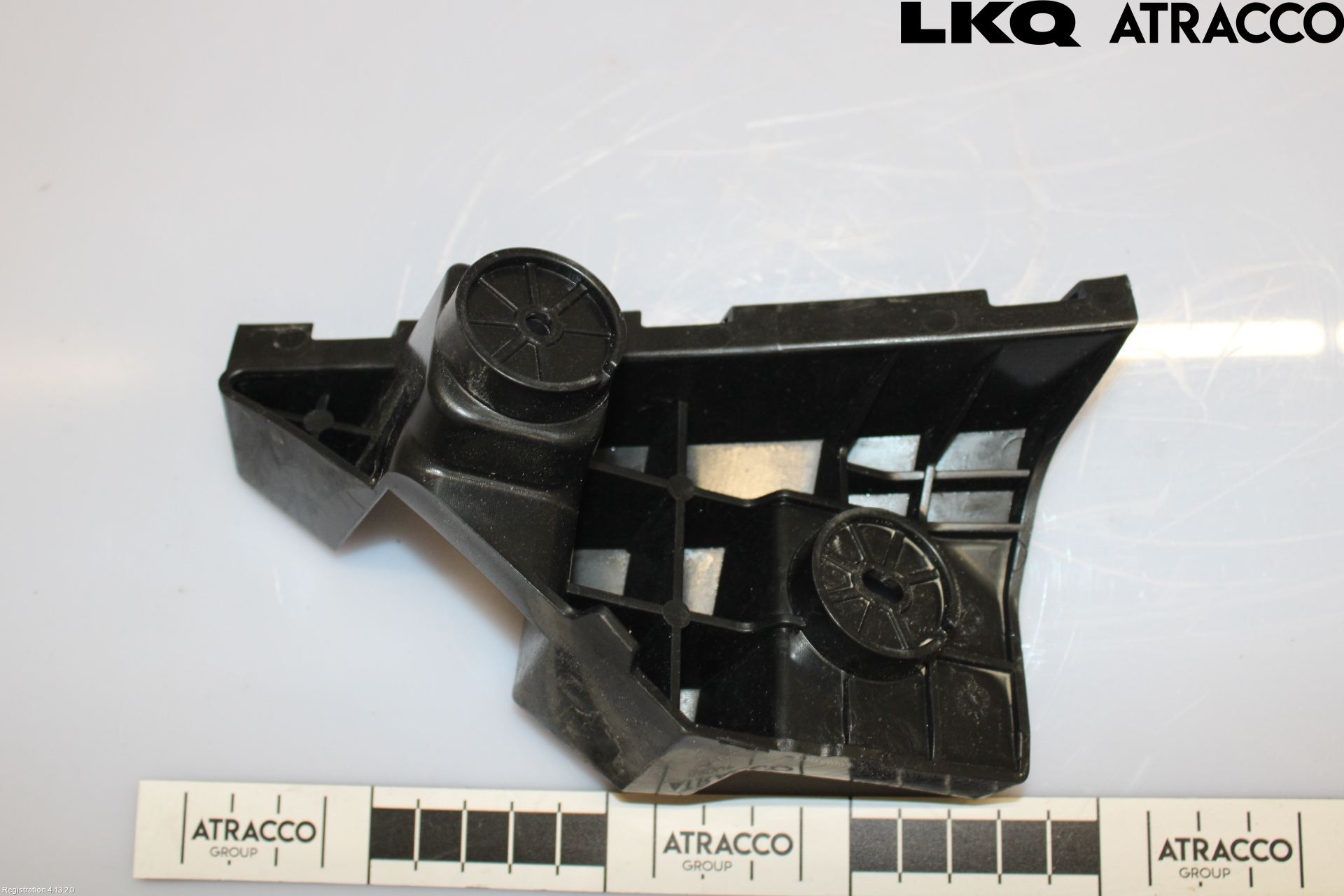 MG 4 23- Stötfångarfäste Bak Vä
