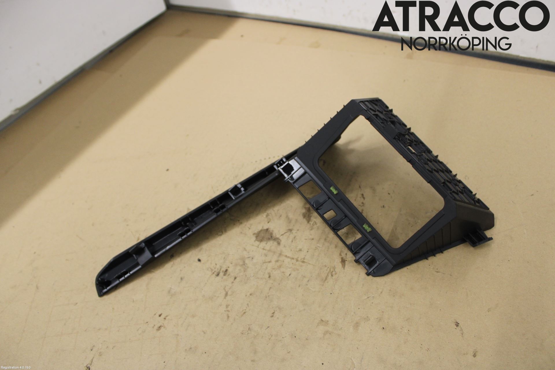 Volkswagen VW GOLF / E-GOLF VIII 20- Instrumentkonsoll Mitt