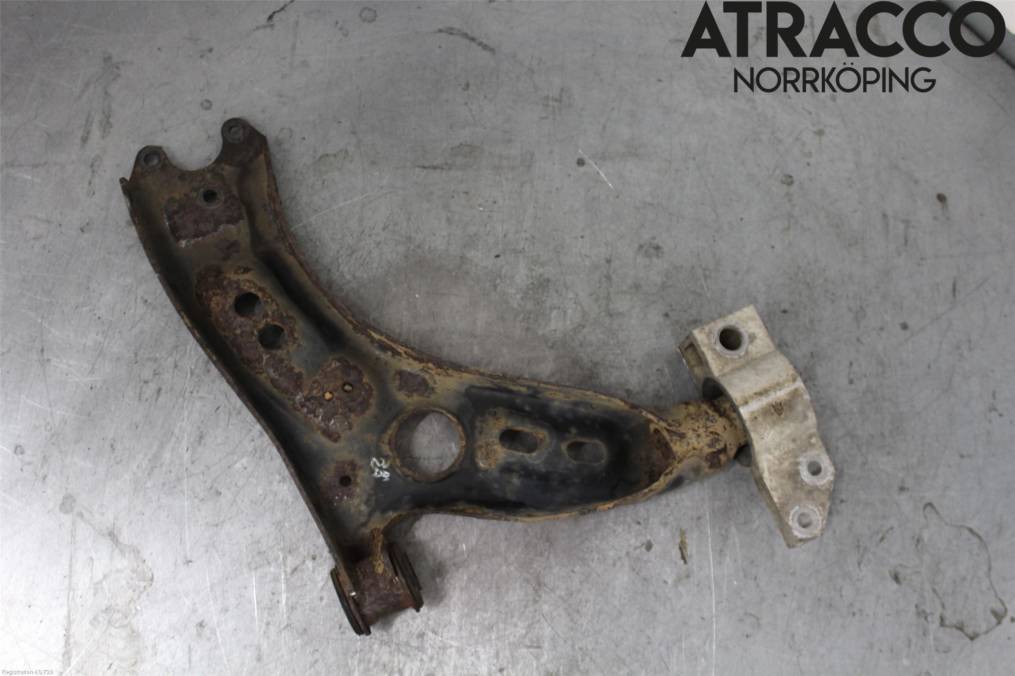Volkswagen VW TOURAN 03-10 Bärarm Fram Undre Vä