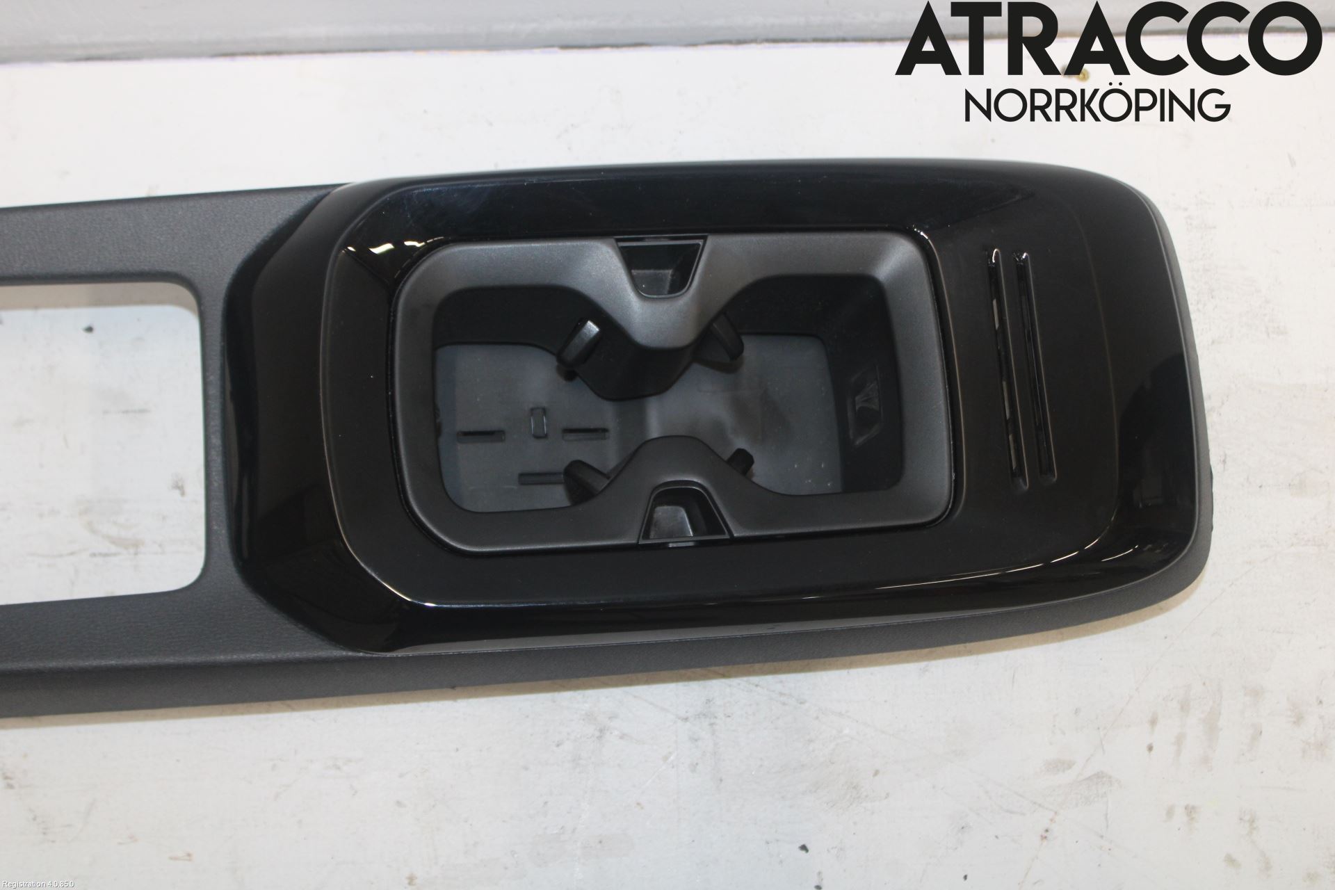 Volkswagen VW ID.4 21- Instrumentkonsoll Mitt