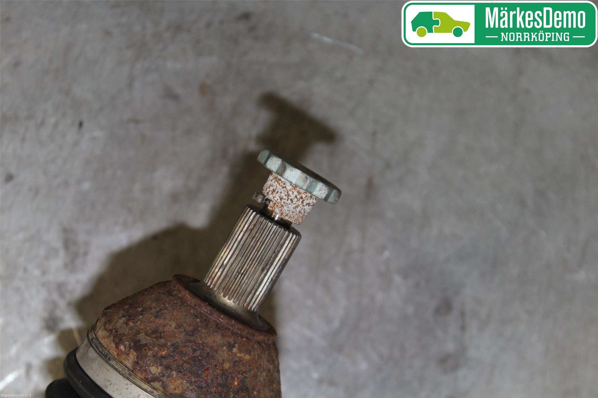 Volkswagen VW POLO 10-17 Drivaxel Fram Höger