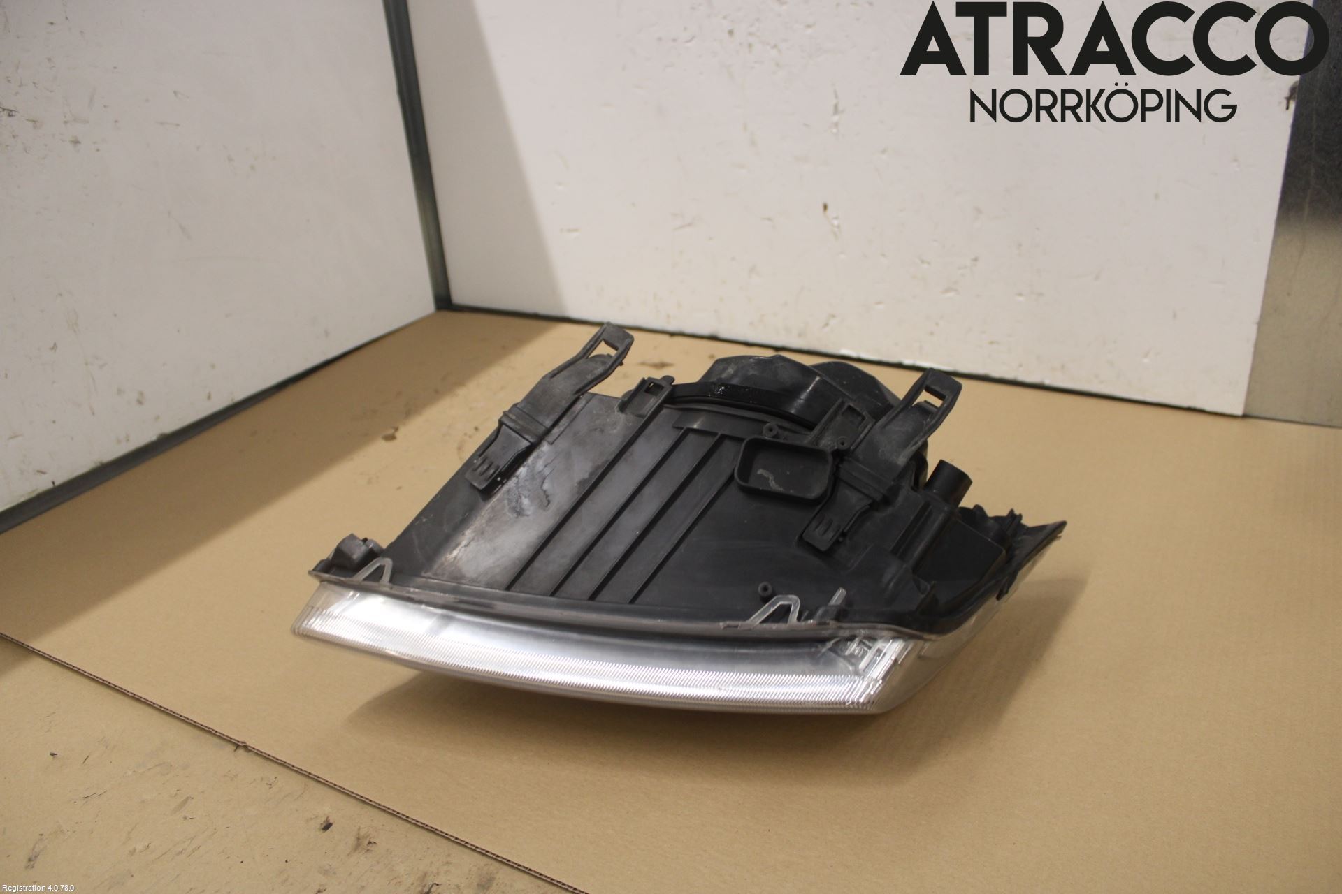 Ford FOCUS     04-07 Strålkastare Höger