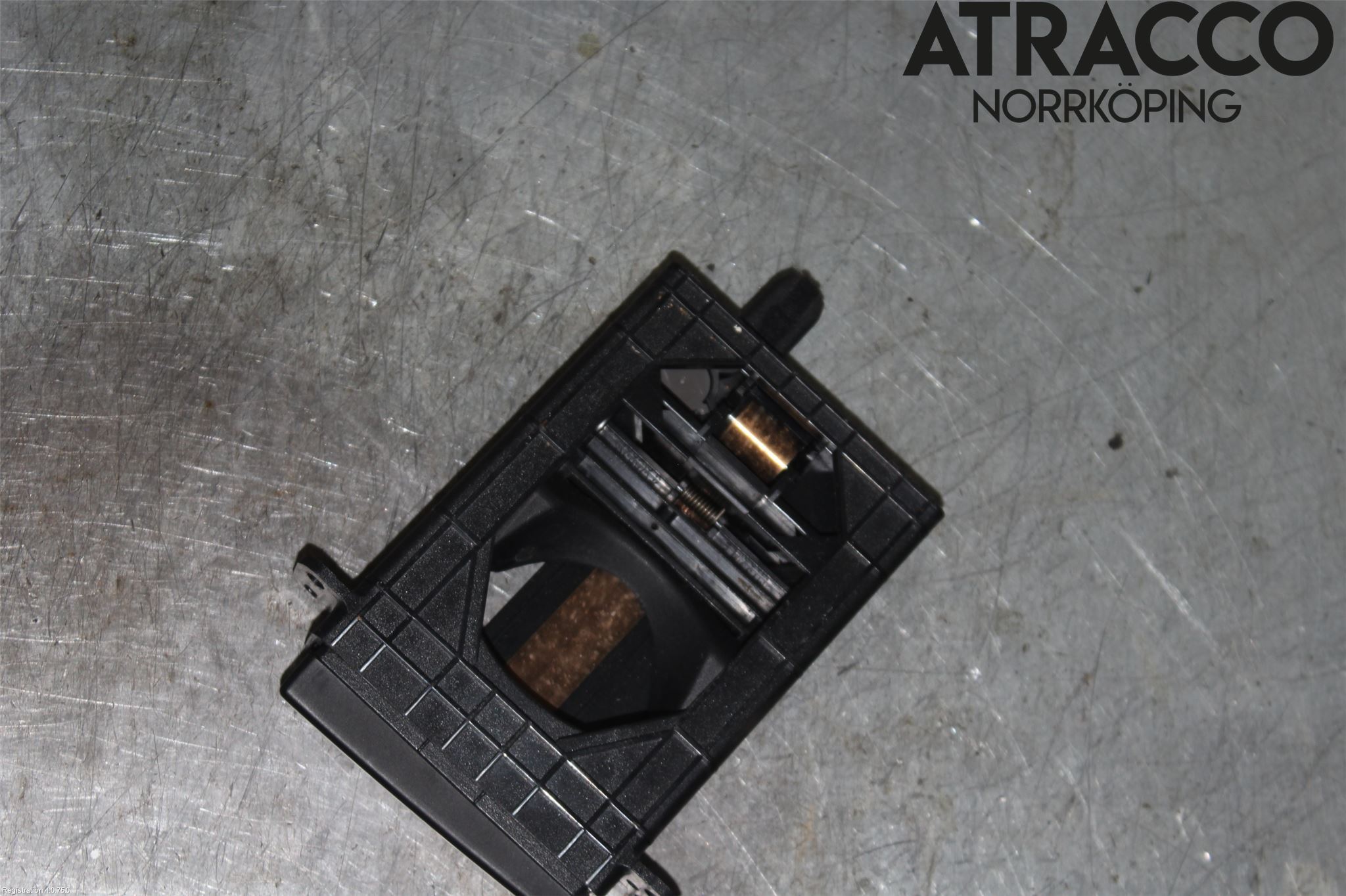 Toyota AVENSIS 03-06 Mugghållare