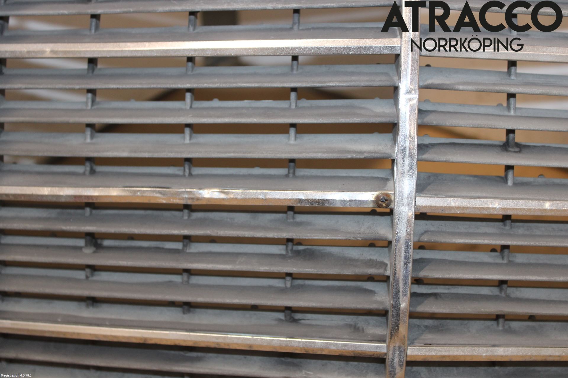 Mercedes-Benz MB 200-300  (W123) 76-86 Grill Komp