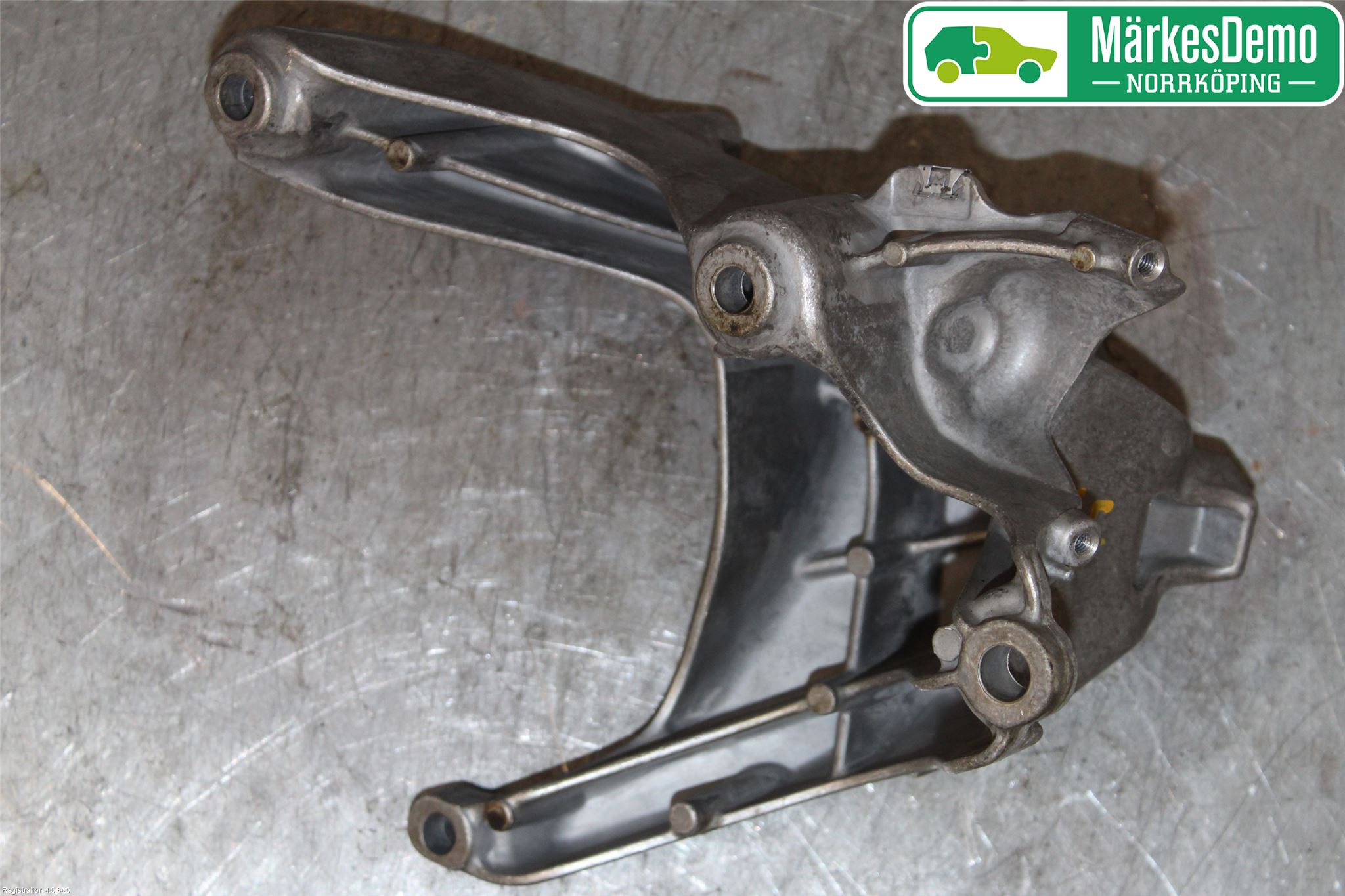 Audi A6 F2/C8 19- Motorfäste