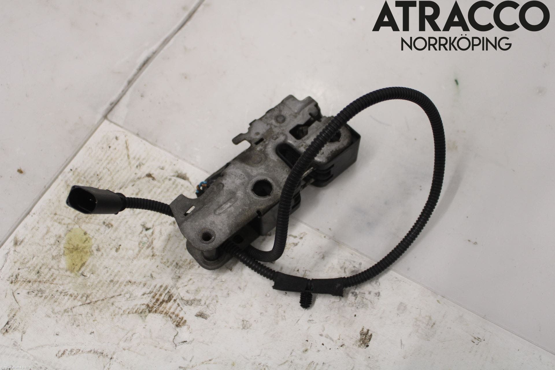 Volkswagen VW GOLF VI 09-13 Huvlås