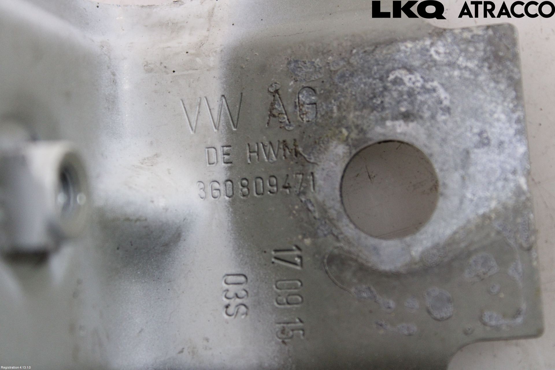 Volkswagen VW PASSAT 15-19 Skärmfäste Fram Vä