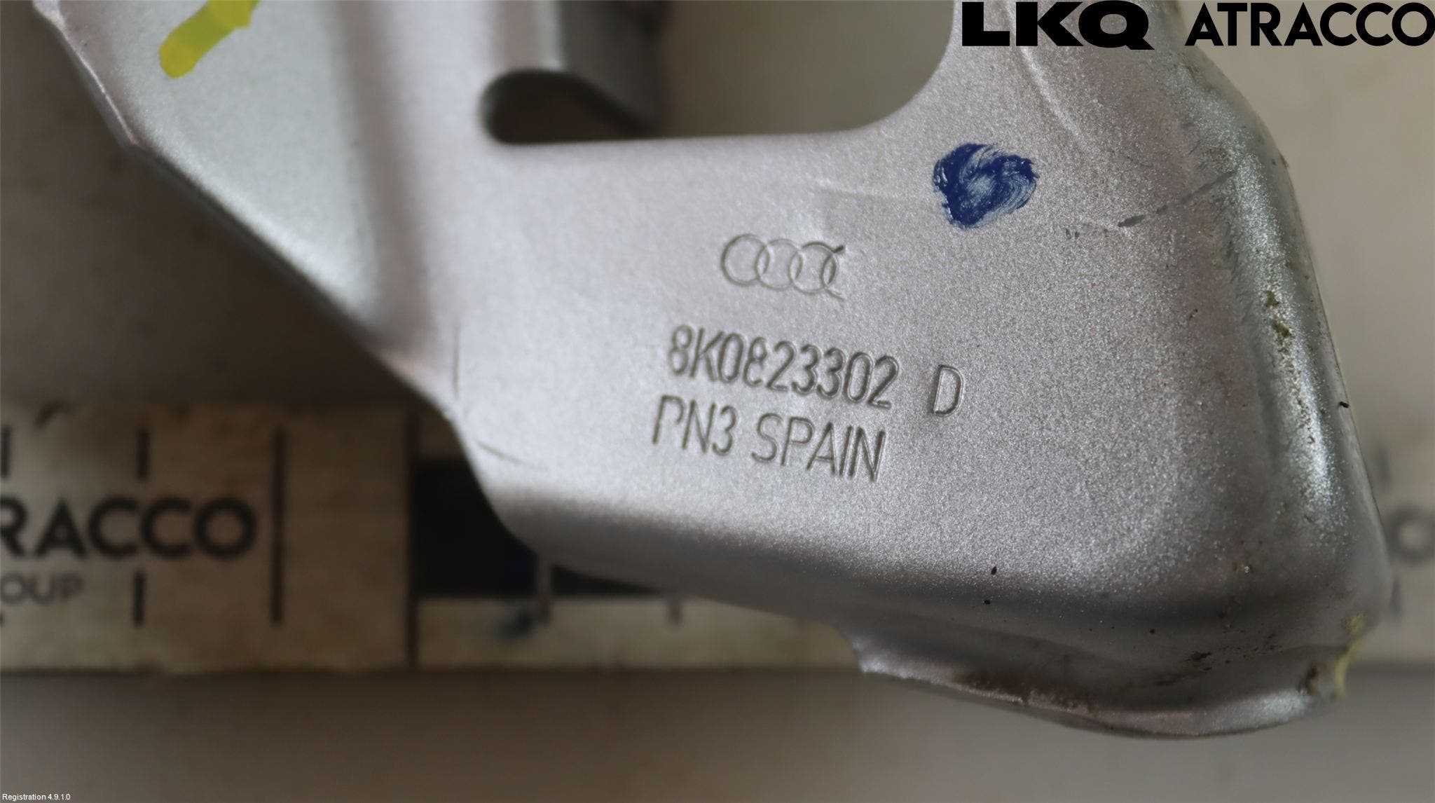 Audi A4 12-15 Huvgångjärn