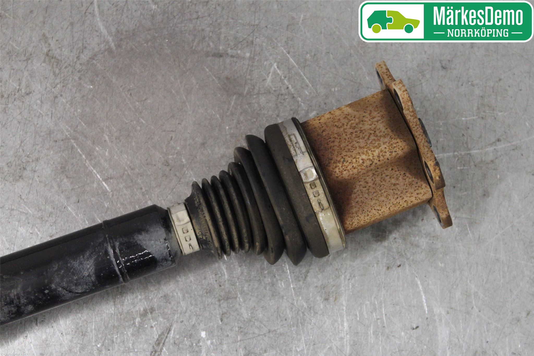 Volkswagen VW PASSAT 15-19 Drivaxel Fram Höger