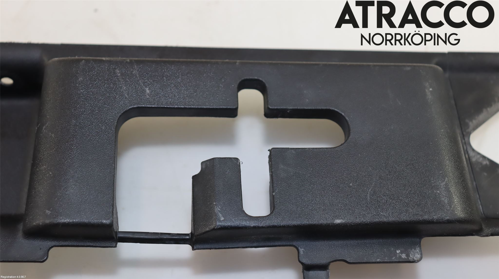 Volvo V50 08-12 Front Huvlåsplåt-Balk