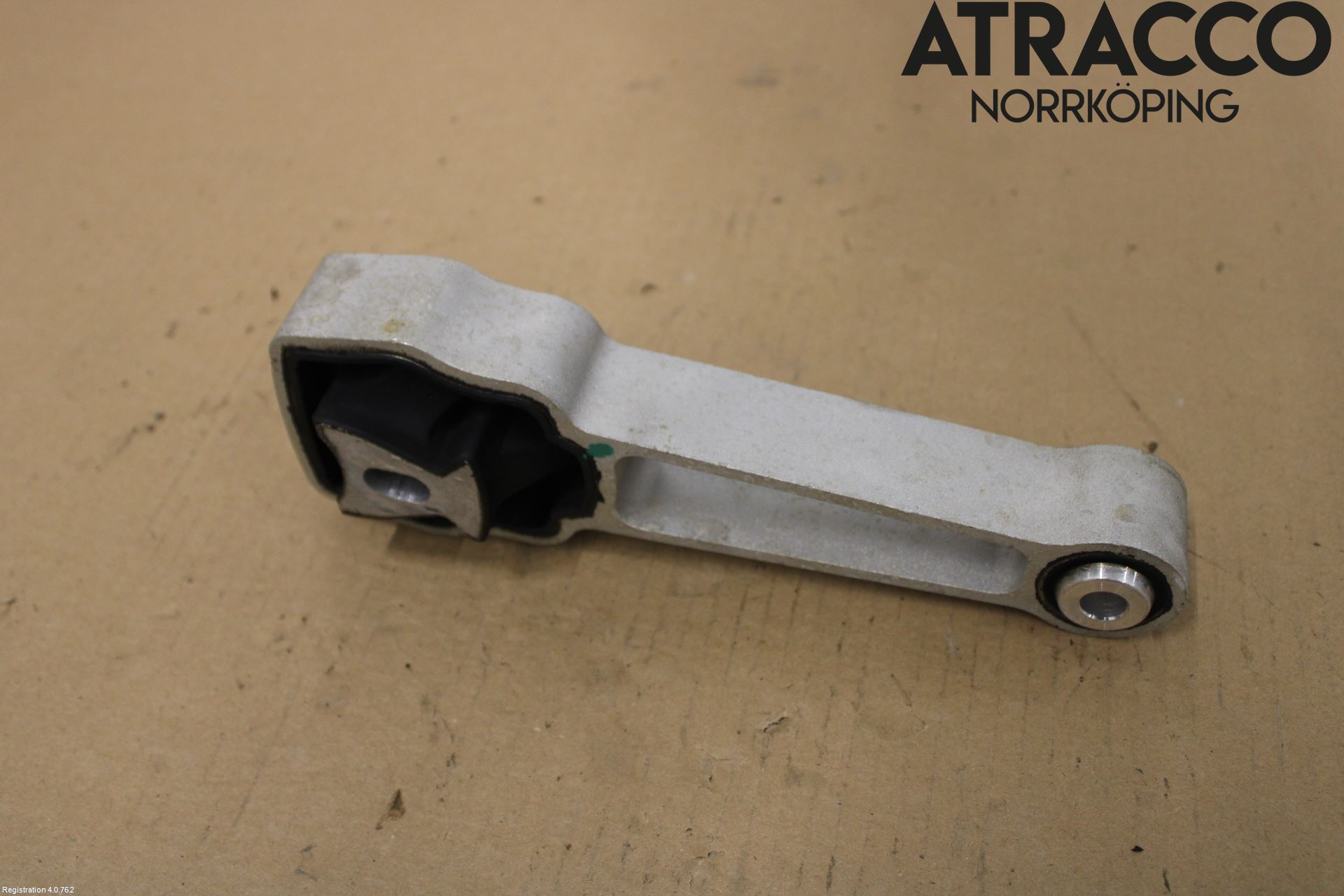 Jaguar E-PACE 17- Motorfäste