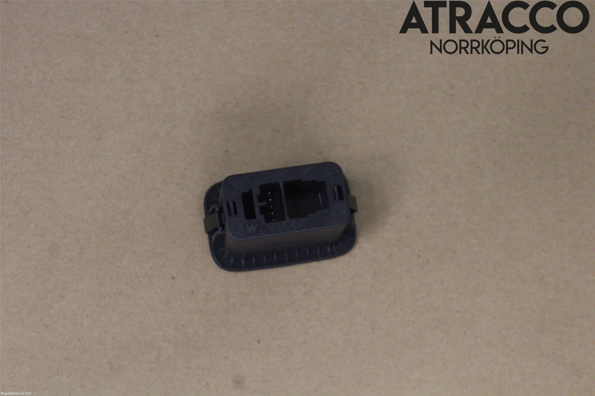 Jaguar F-PACE Strömställare Baklucka