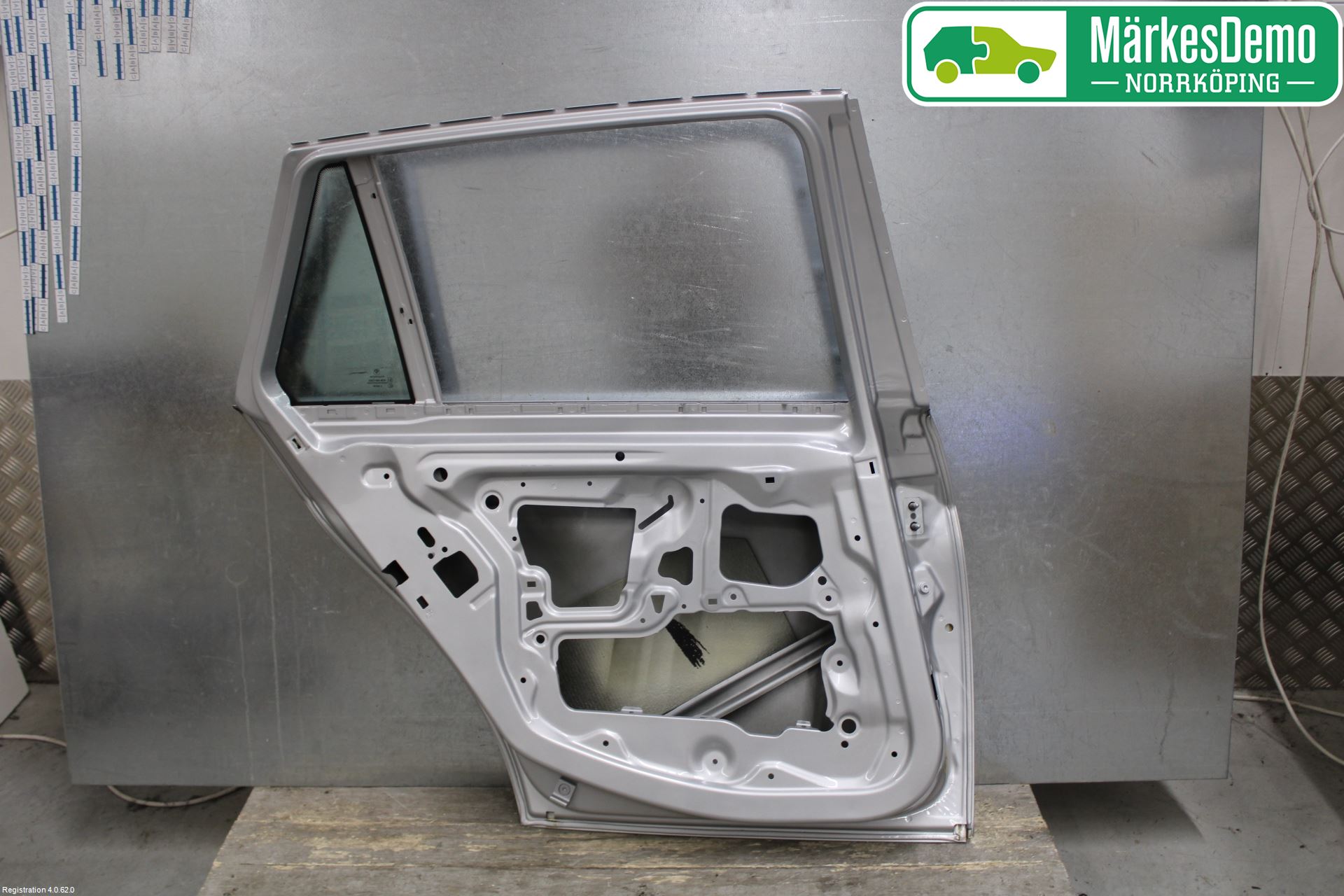 BMW 3 E90/91 SED/TOU 05-12 Dörr Bak Vänster