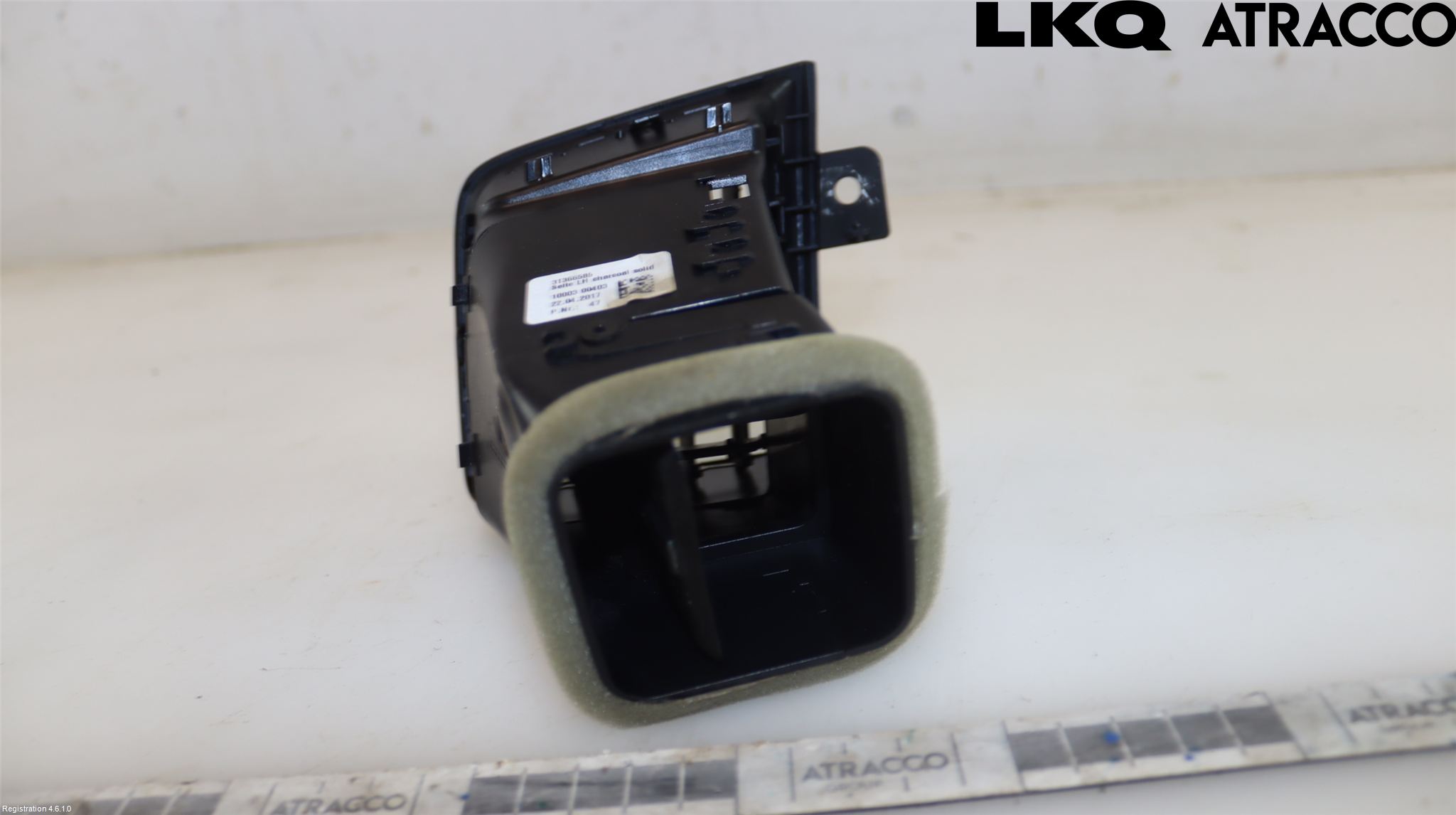 Volvo V90 17->> Defrosterkanal-Munstycke