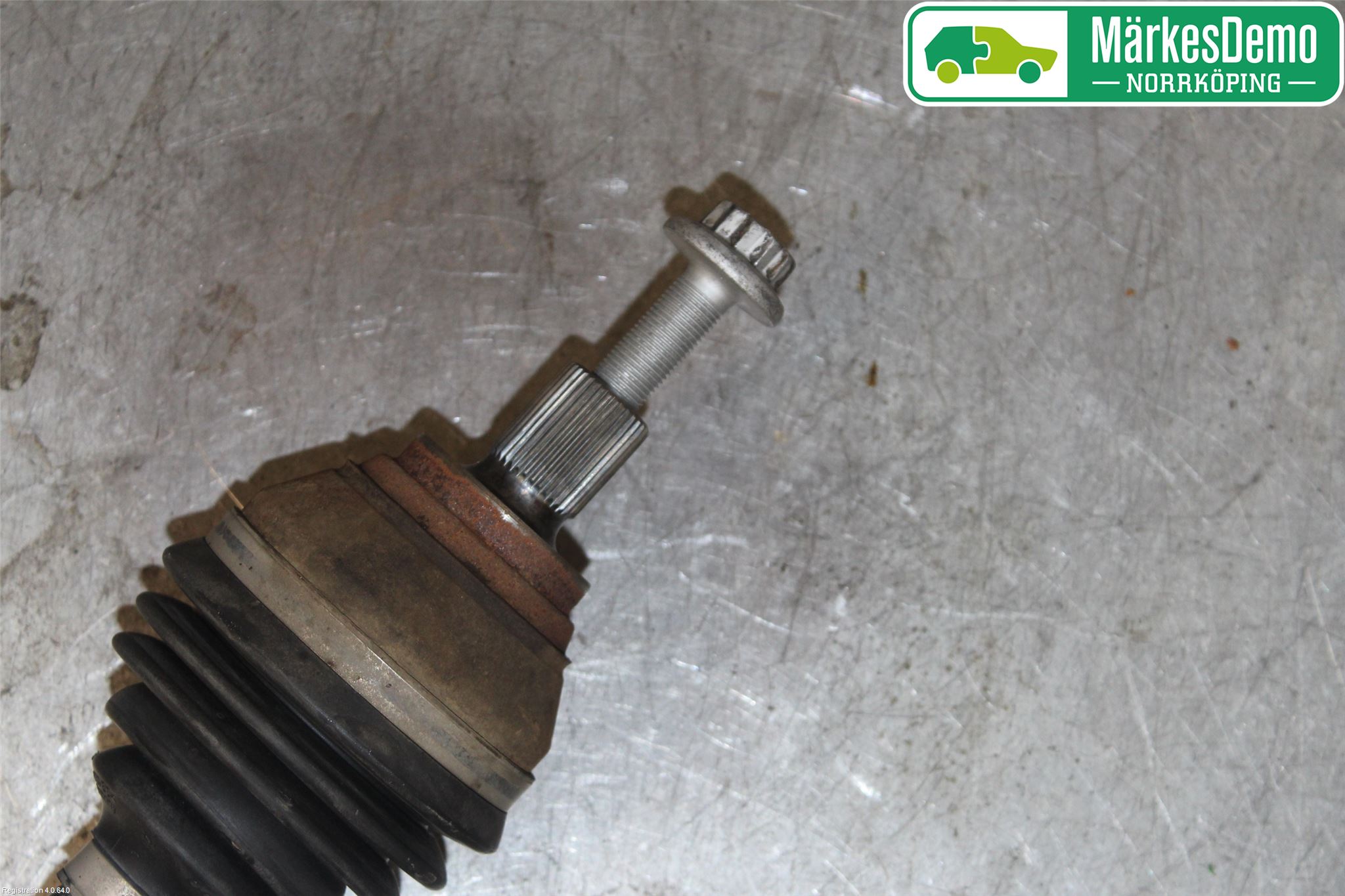 Volkswagen VW PASSAT 15-19 Drivaxel Fram Vänster