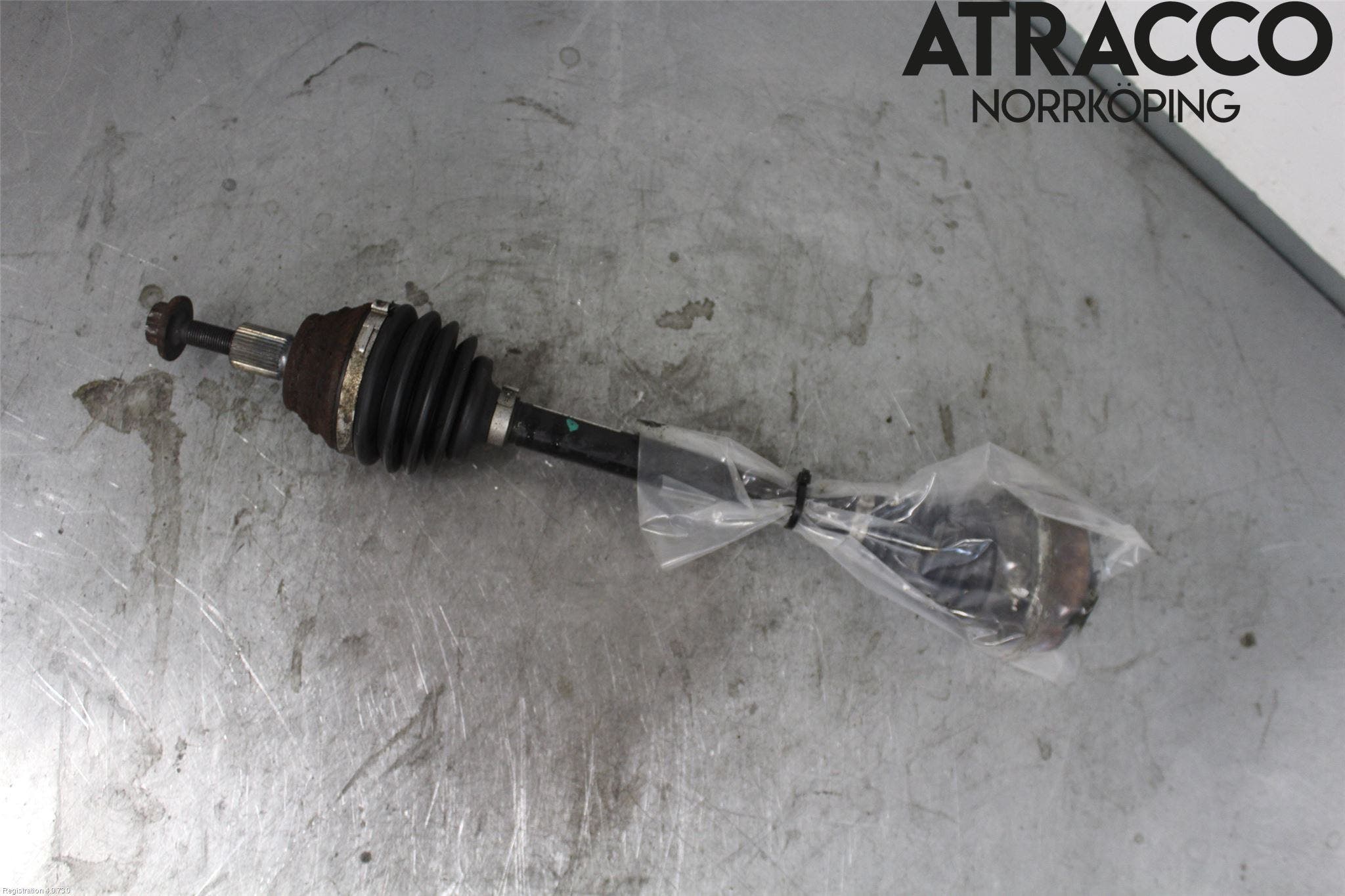 Volkswagen VW GOLF SPORTSVAN 15-20 Drivaxel Fram Vänster