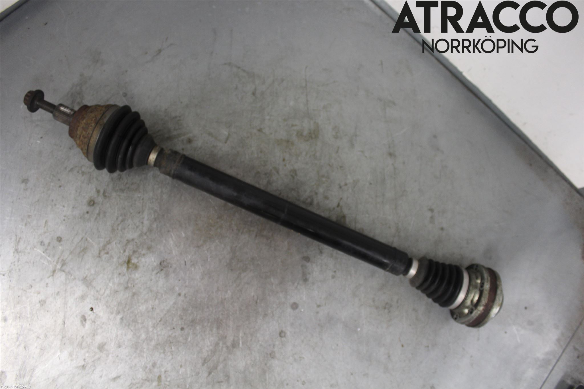 Volkswagen VW PASSAT 11-14 Drivaxel Fram Höger