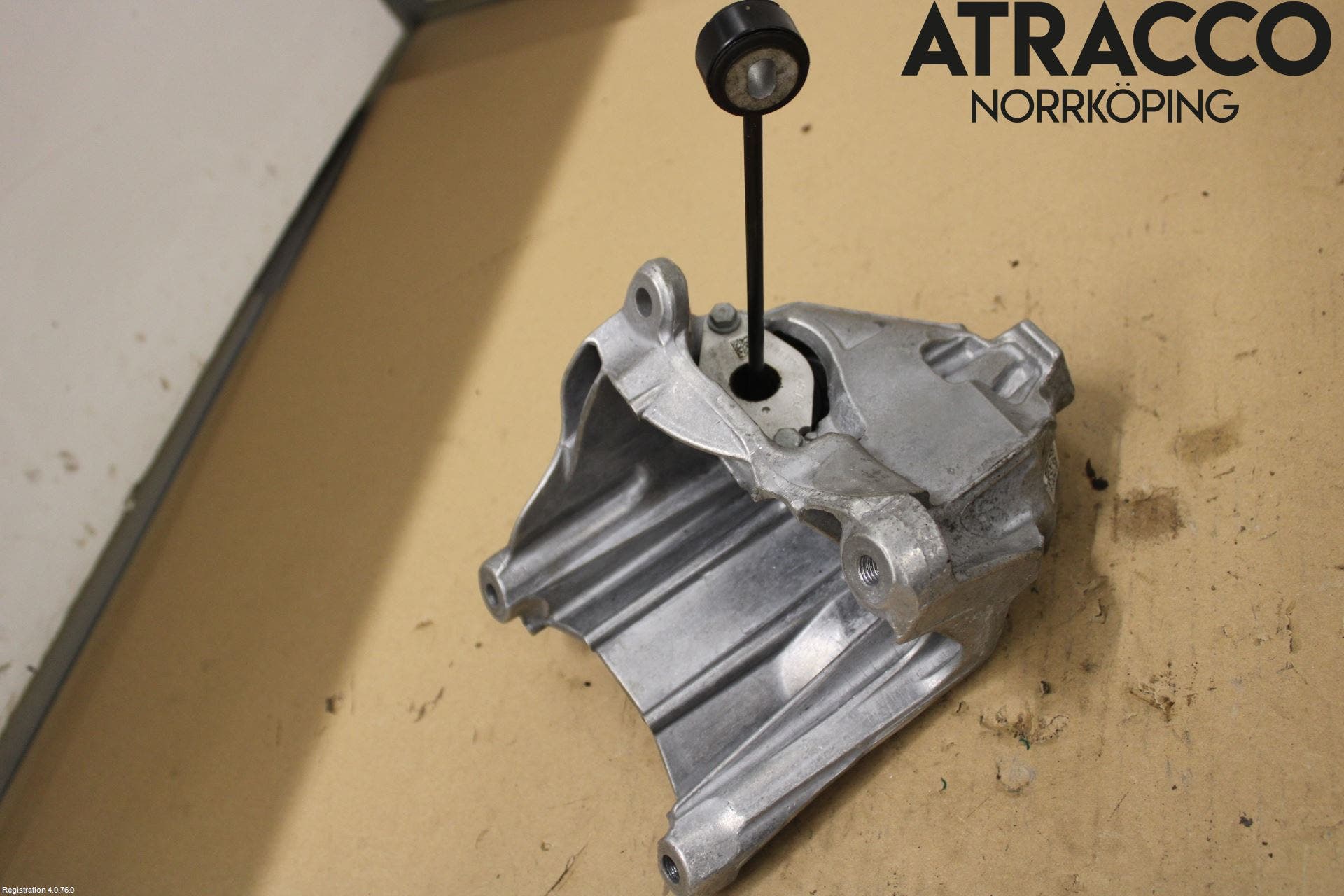 Audi A6 F2/C8 19- Motorfäste