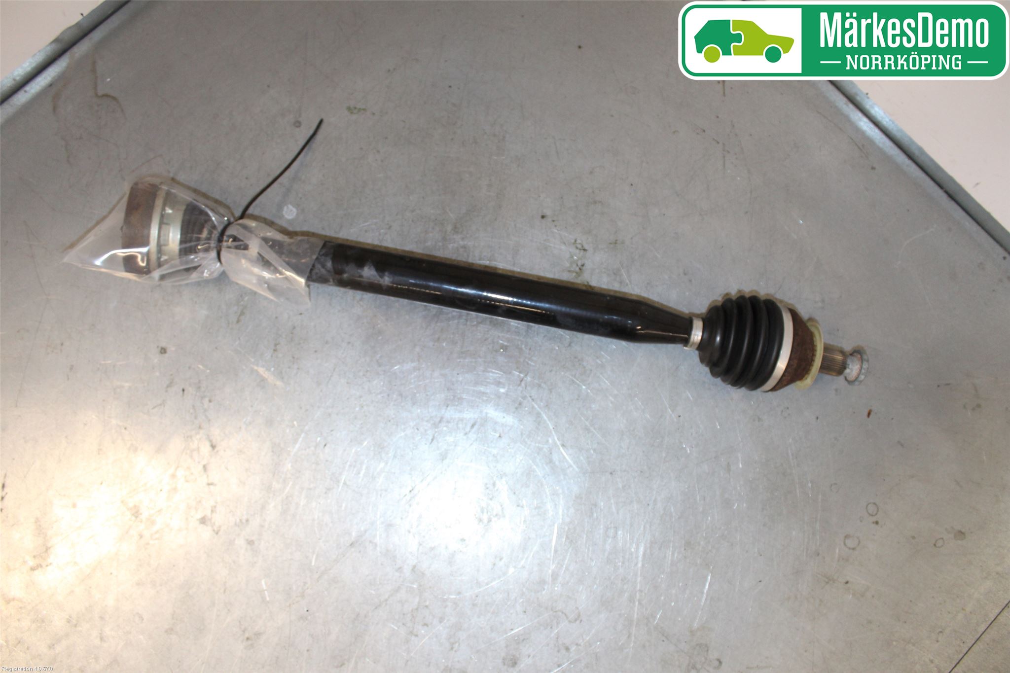 Volkswagen VW POLO 10-17 Drivaxel Fram Höger